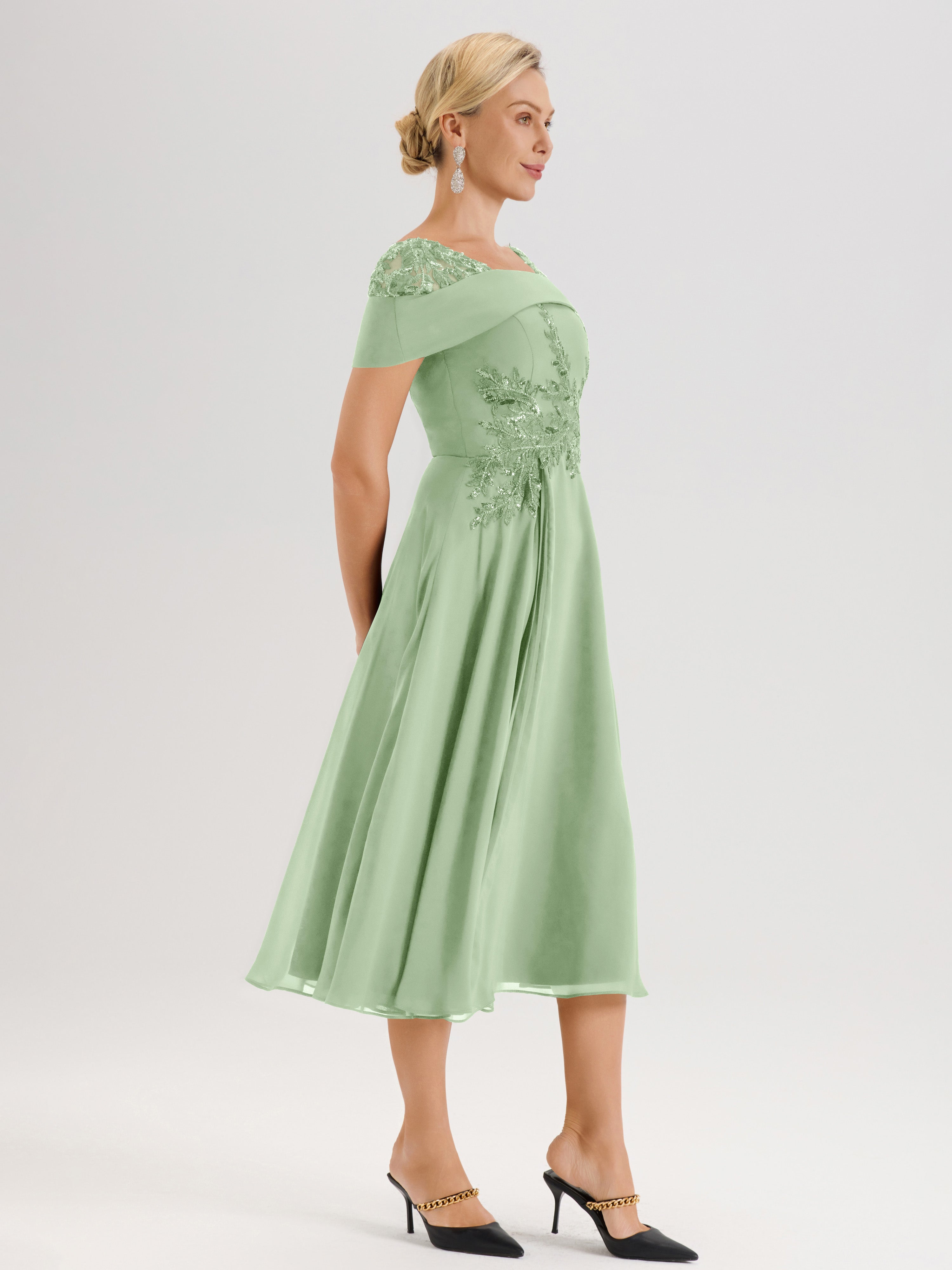 Cicinia Robe Trapèze Pour Mère De La Mariée Vert Sauge Poussiéreux En Mousseline Et Dentelle Col Carré Manches Courtes Longueur Mi-Mollet