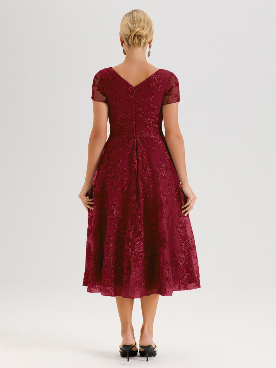 Cicinia Bordeaux Robe Mère De La Mariée Col Ras Du Cou Manches Courtes En Mousseline Et Dentelle Longueur Mi-Mollet