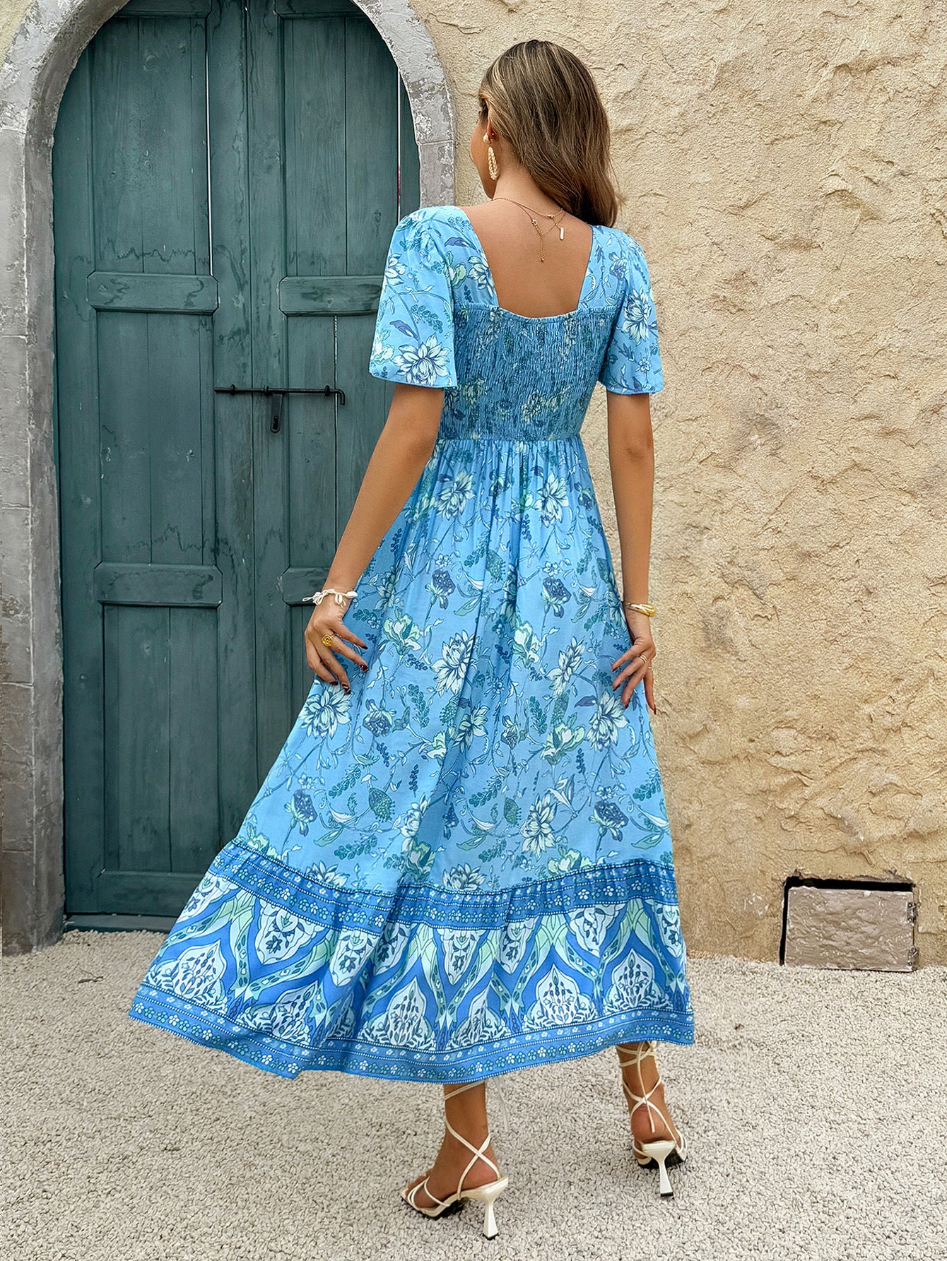Robe Invitée Mariage Bleu Imprimé Fleurs Encolure Carrée Longueur Cheville