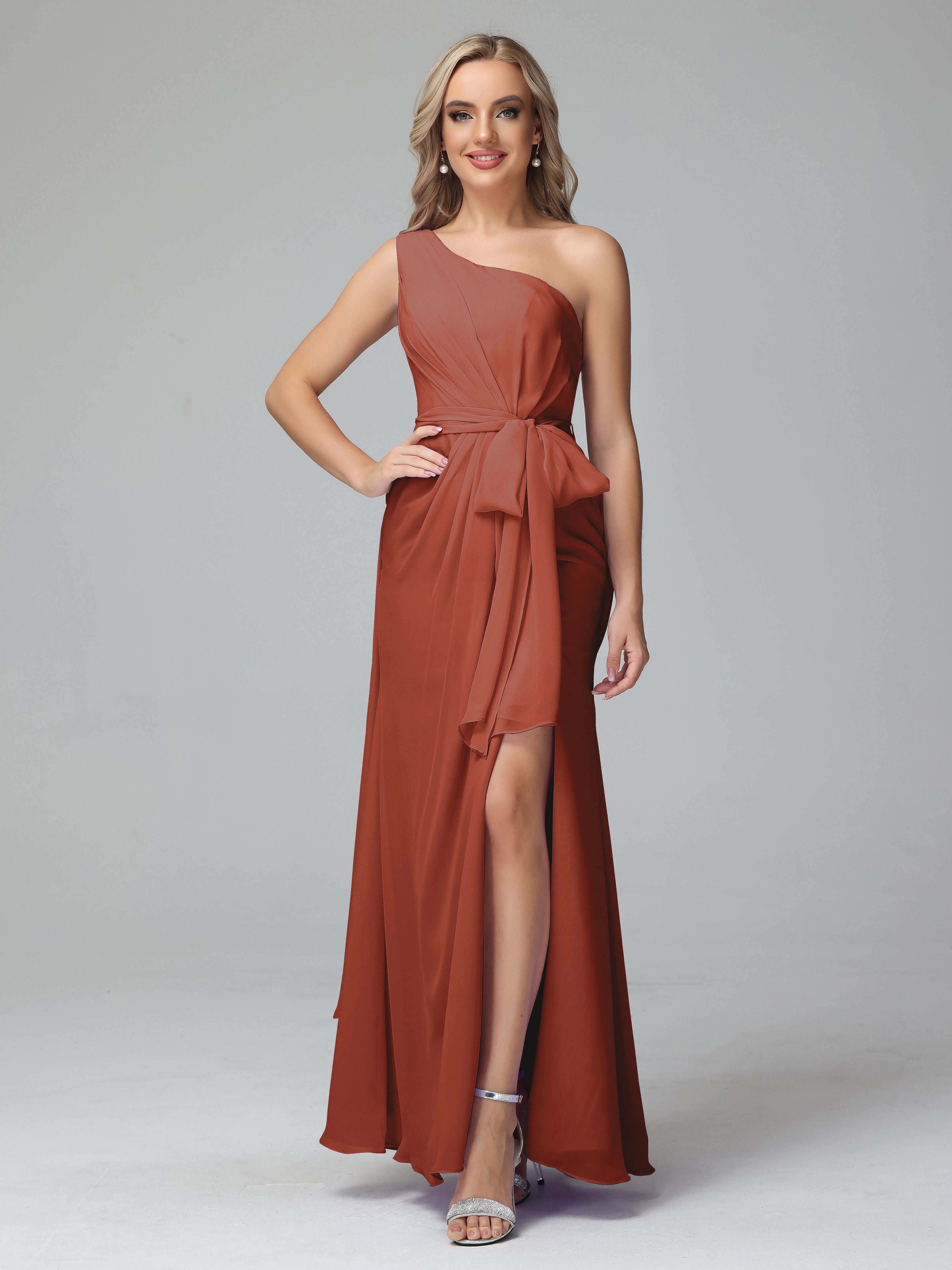 Demoiselle D'Honneur De Rouille Trapèze Décolleté Asymétrique Mousseline Robe De Demoiselle D'Honneur Avec Plissé