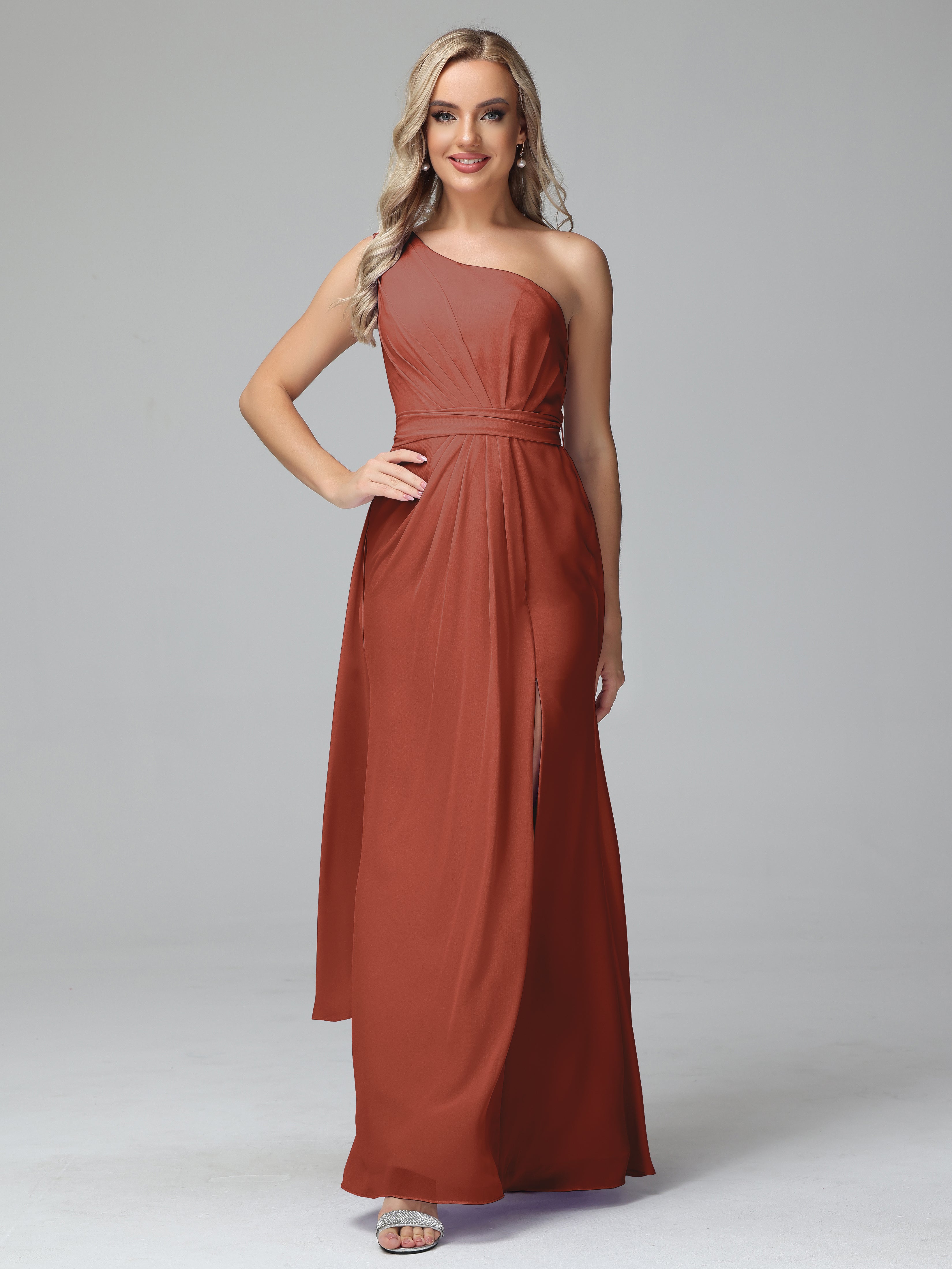 Demoiselle D'Honneur De Rouille Trapèze Décolleté Asymétrique Mousseline Robe De Demoiselle D'Honneur Avec Plissé