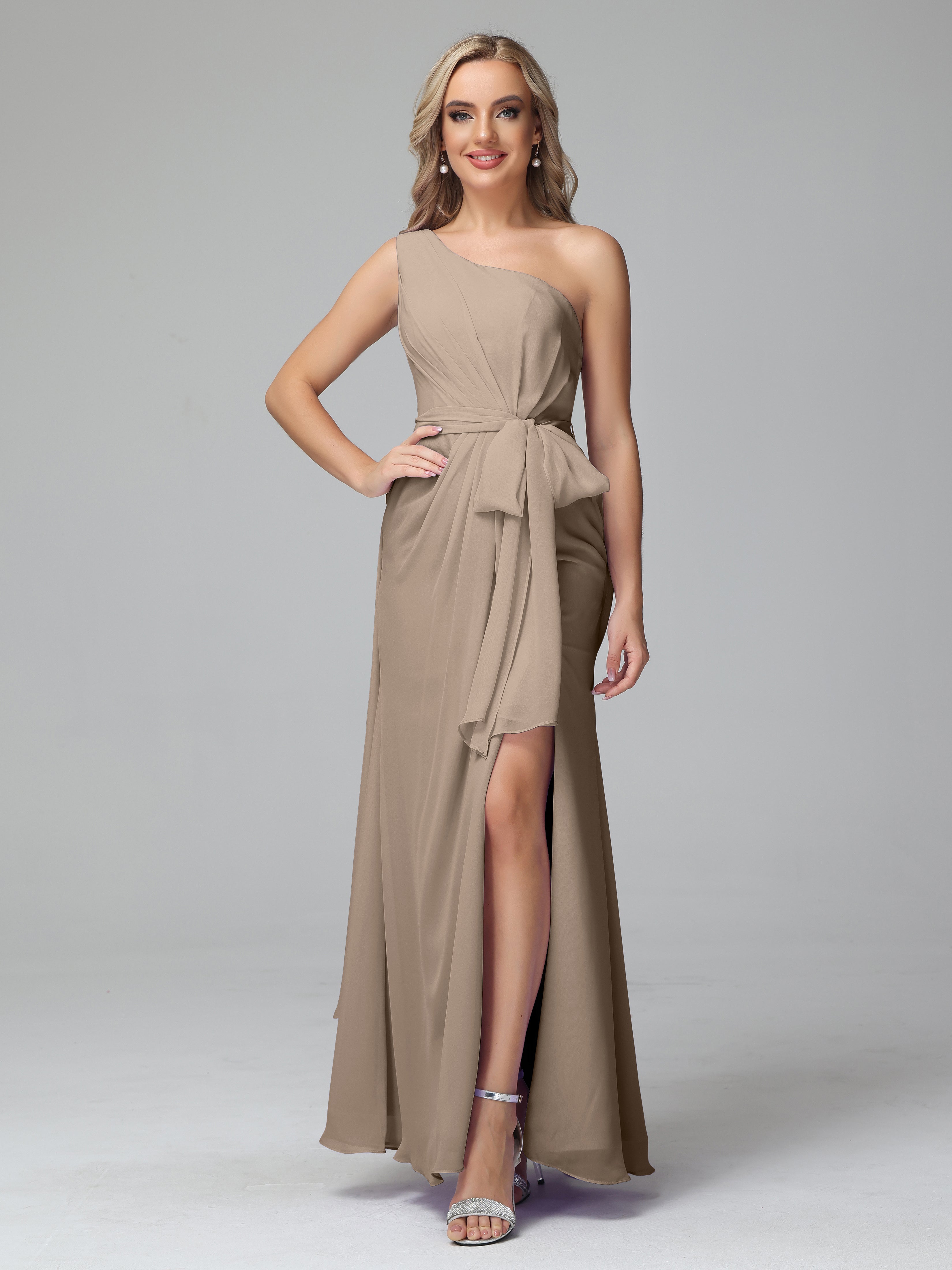 Robe Demoiselle D Honneur Taupe Trapèze Décolleté Asymétrique Mousseline Robe De Demoiselle D'Honneur Avec Plissé