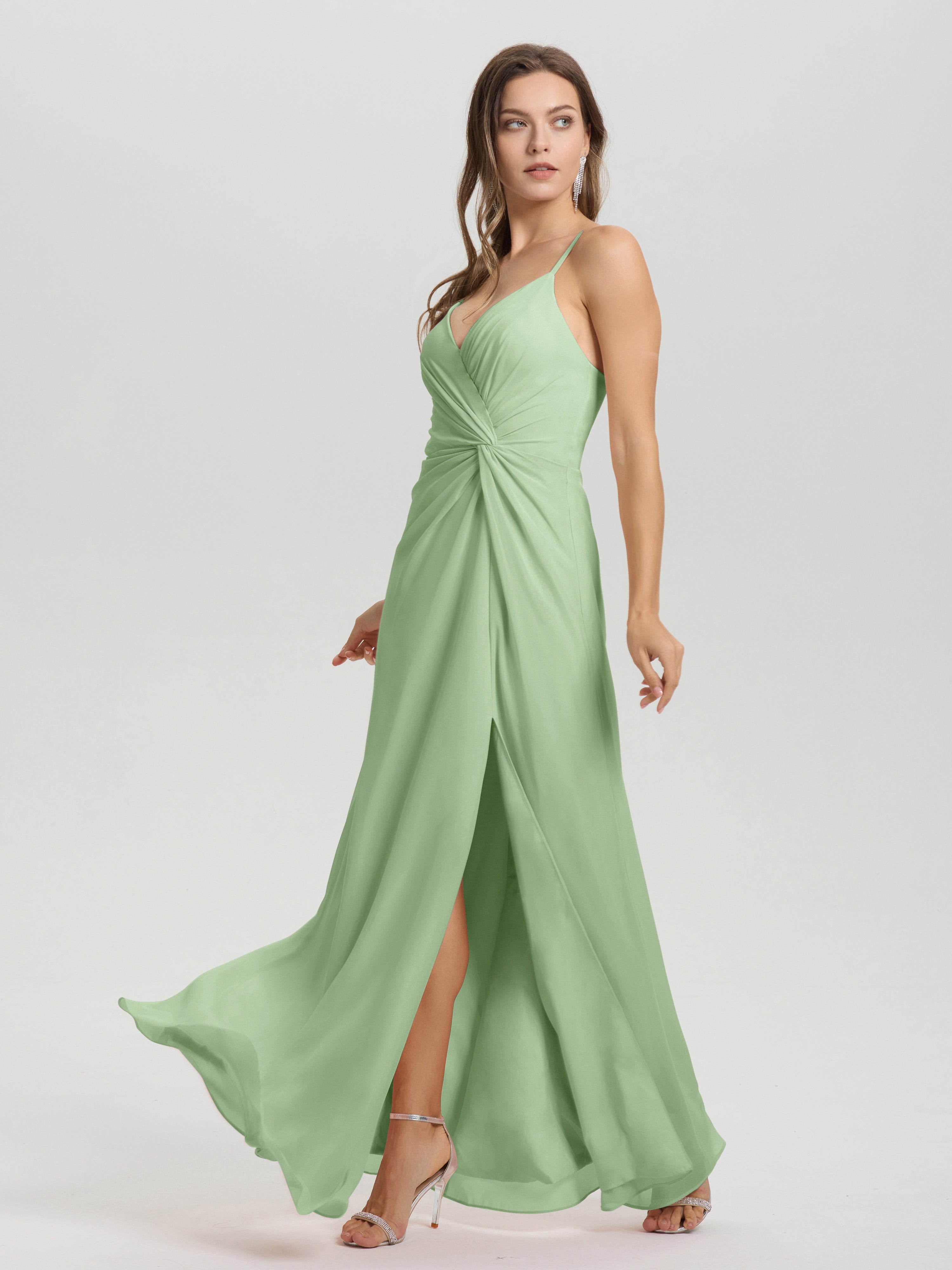 Robes De Demoiselle D'Honneur De Sauge Poussiéreuse Col V Fendue Trapèze Mousseline Robe Demoiselle D'Honneur Avec Plisée Devant