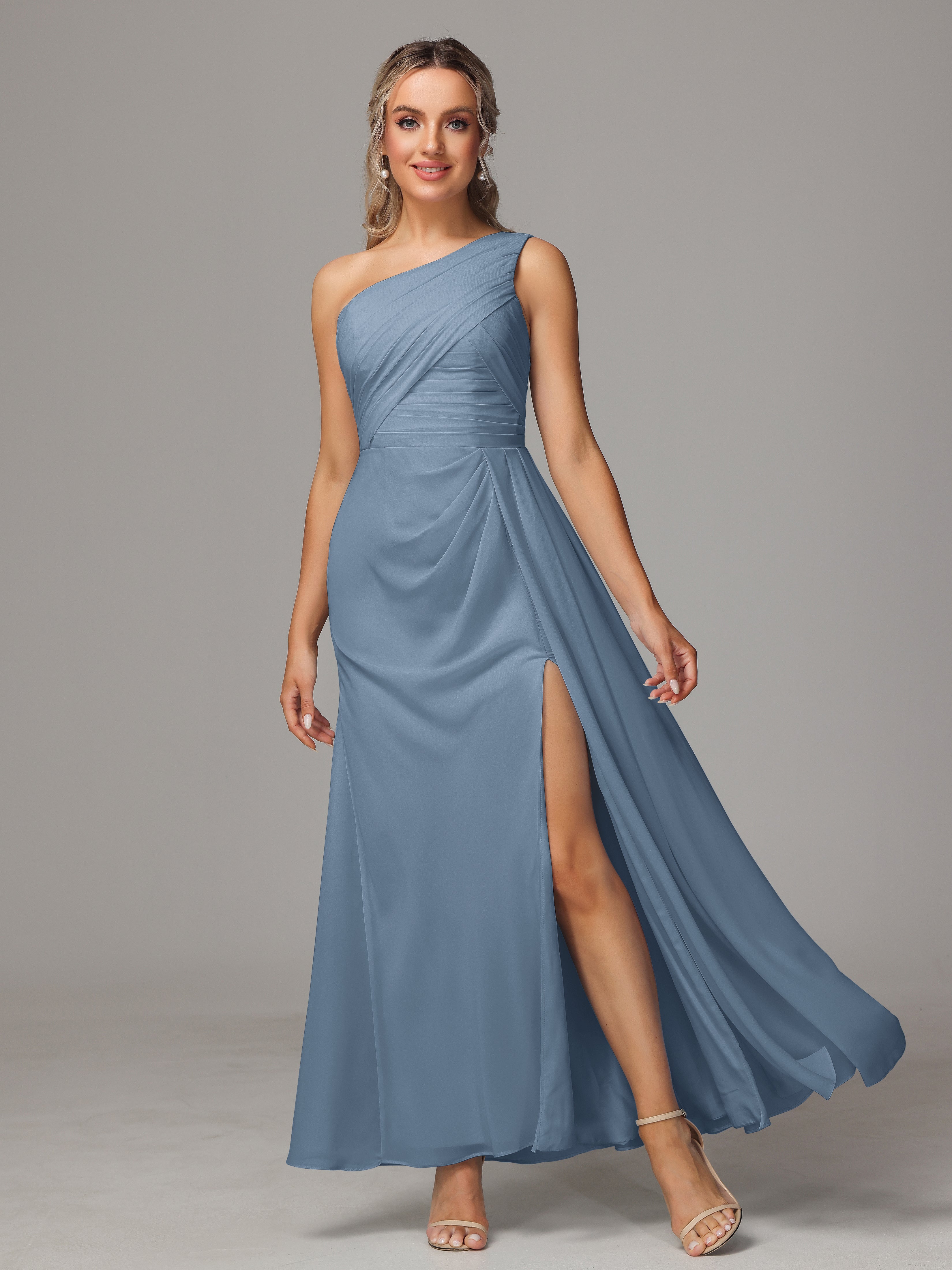 Robes De Demoiselle D'Honneur Bleu De Schiste Décolleté Asymétrique Trapèze Mousseline Longue Robes Demoiselle D'Honneur Avec Plissé