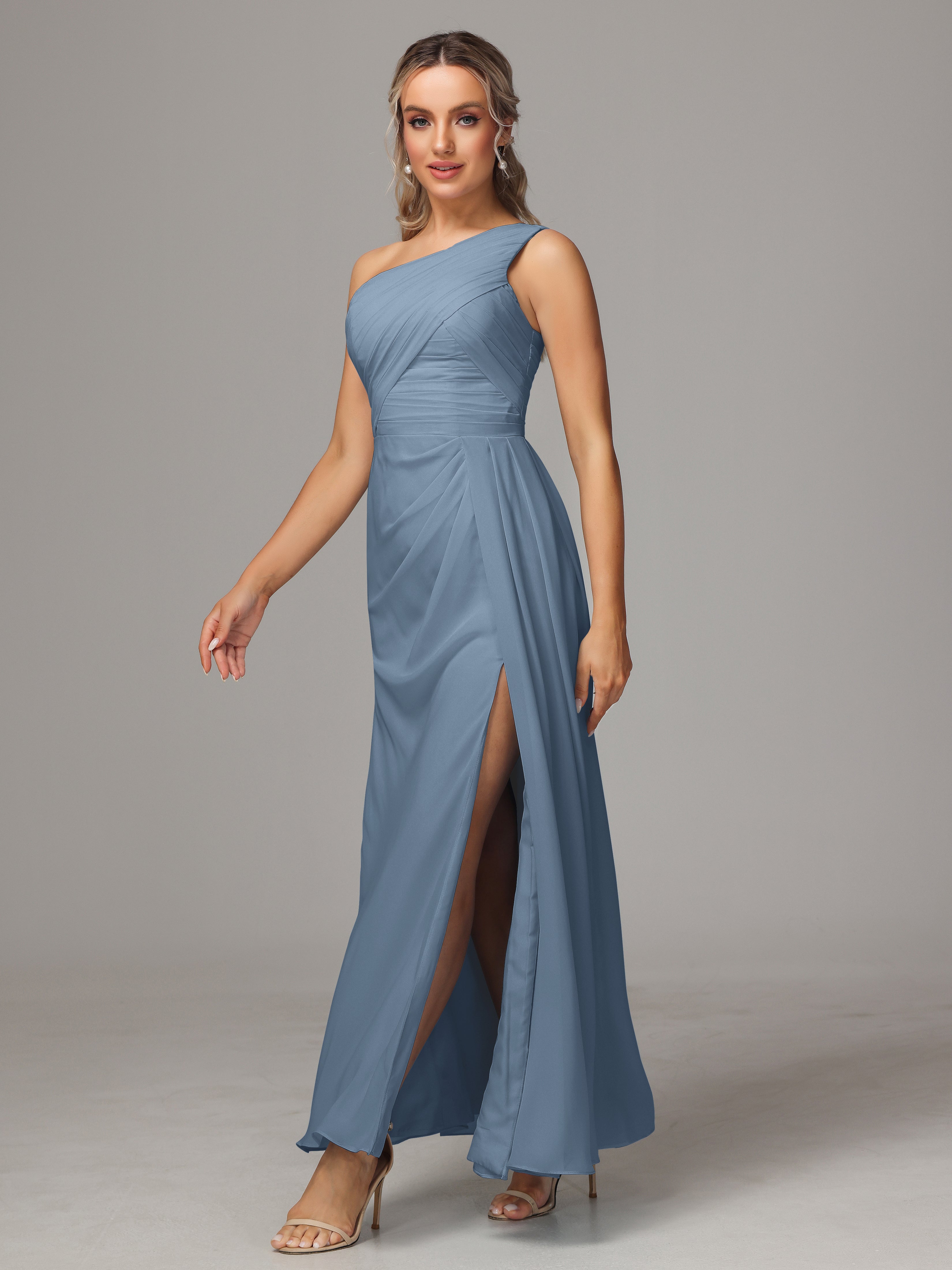 Robes De Demoiselle D'Honneur Bleu De Schiste Décolleté Asymétrique Trapèze Mousseline Longue Robes Demoiselle D'Honneur Avec Plissé