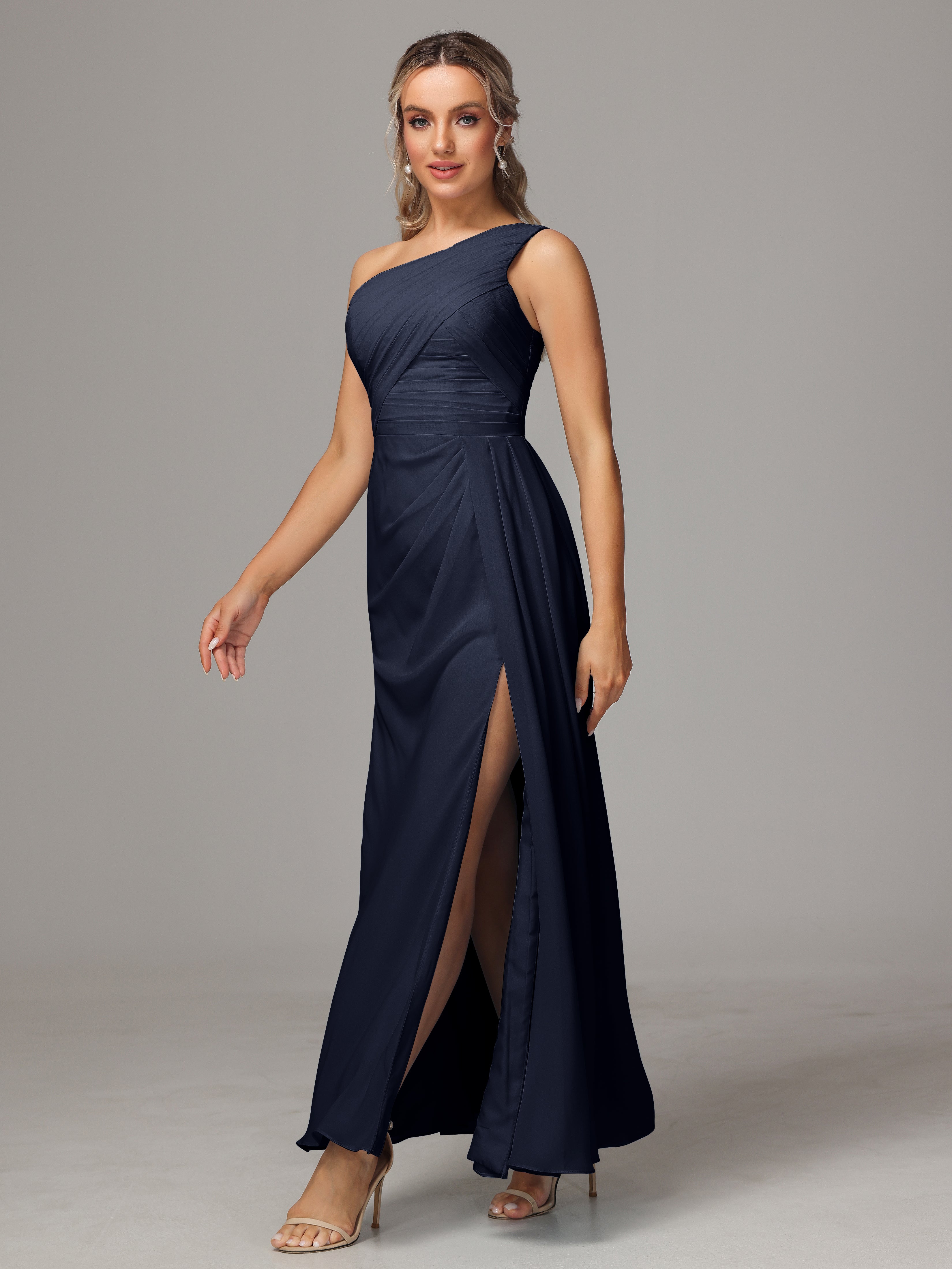 Robes De Demoiselle D'Honneur Bleu Marine Foncé Décolleté Asymétrique Trapèze Mousseline Longue Robes Demoiselle D'Honneur Avec Plissé