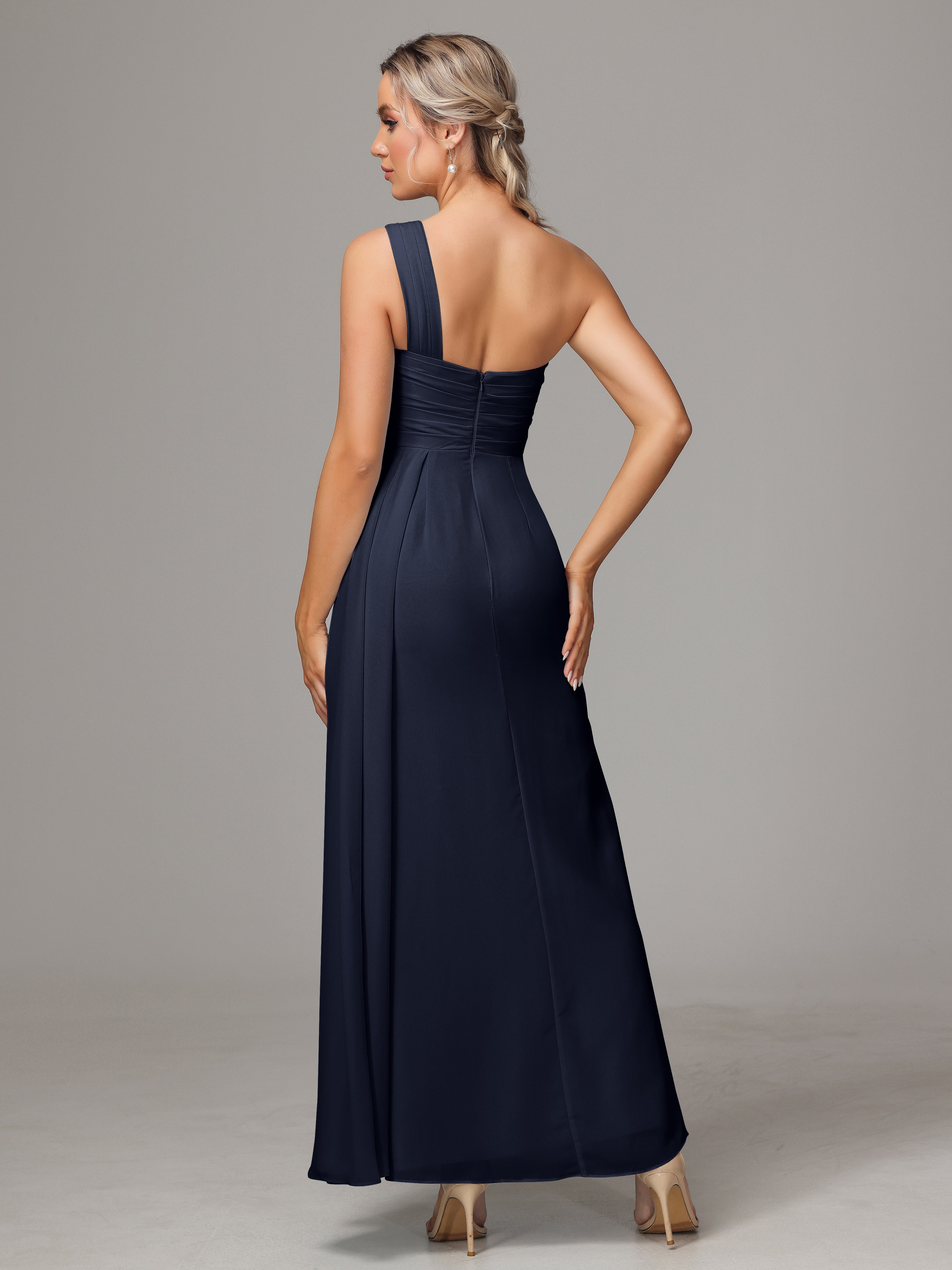 Robes De Demoiselle D'Honneur Bleu Marine Foncé Décolleté Asymétrique Trapèze Mousseline Longue Robes Demoiselle D'Honneur Avec Plissé