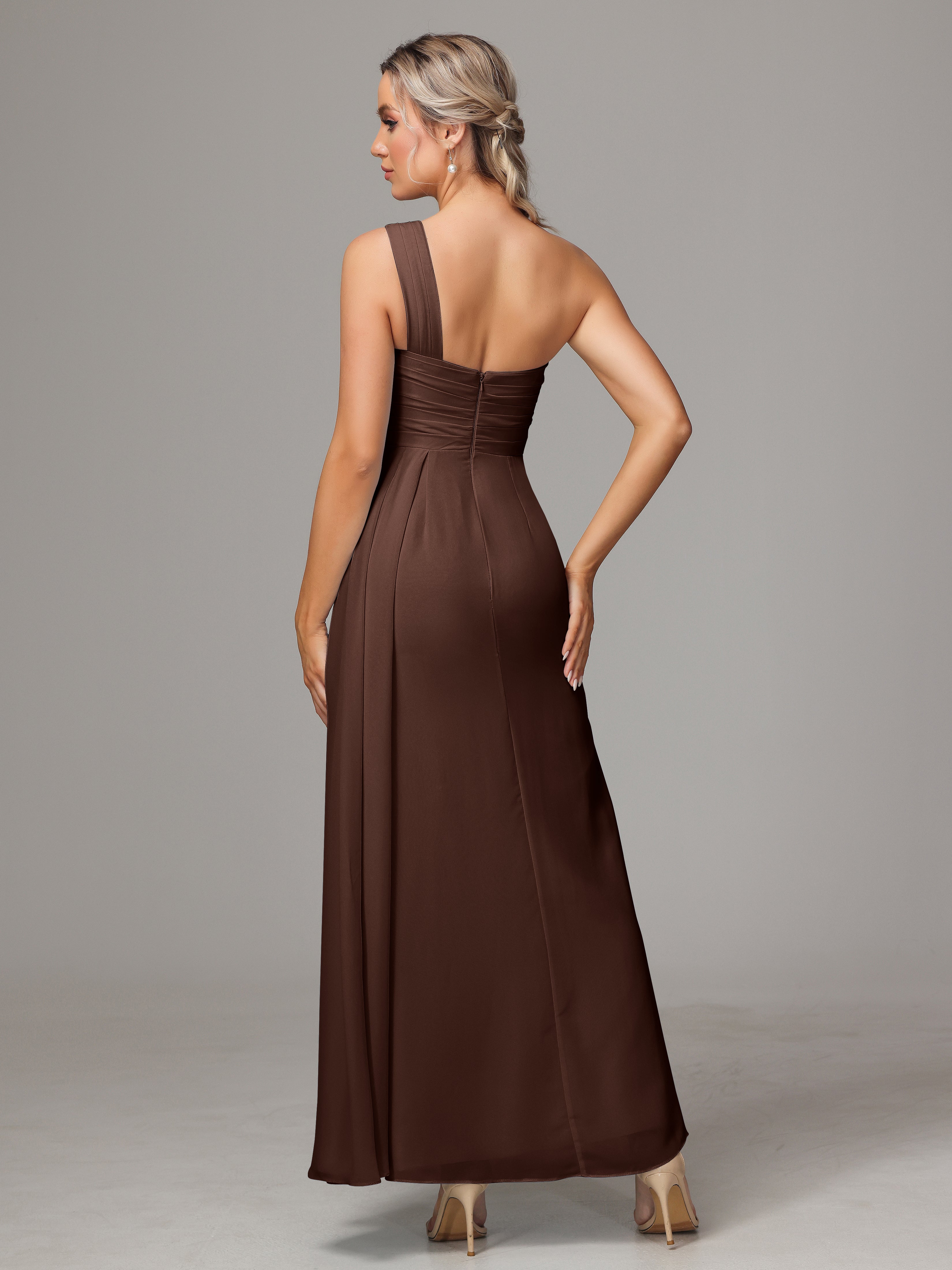 Robes De Demoiselle D'Honneur En Chocolat Décolleté Asymétrique Trapèze Mousseline Longue Robes Demoiselle D'Honneur Avec Plissé