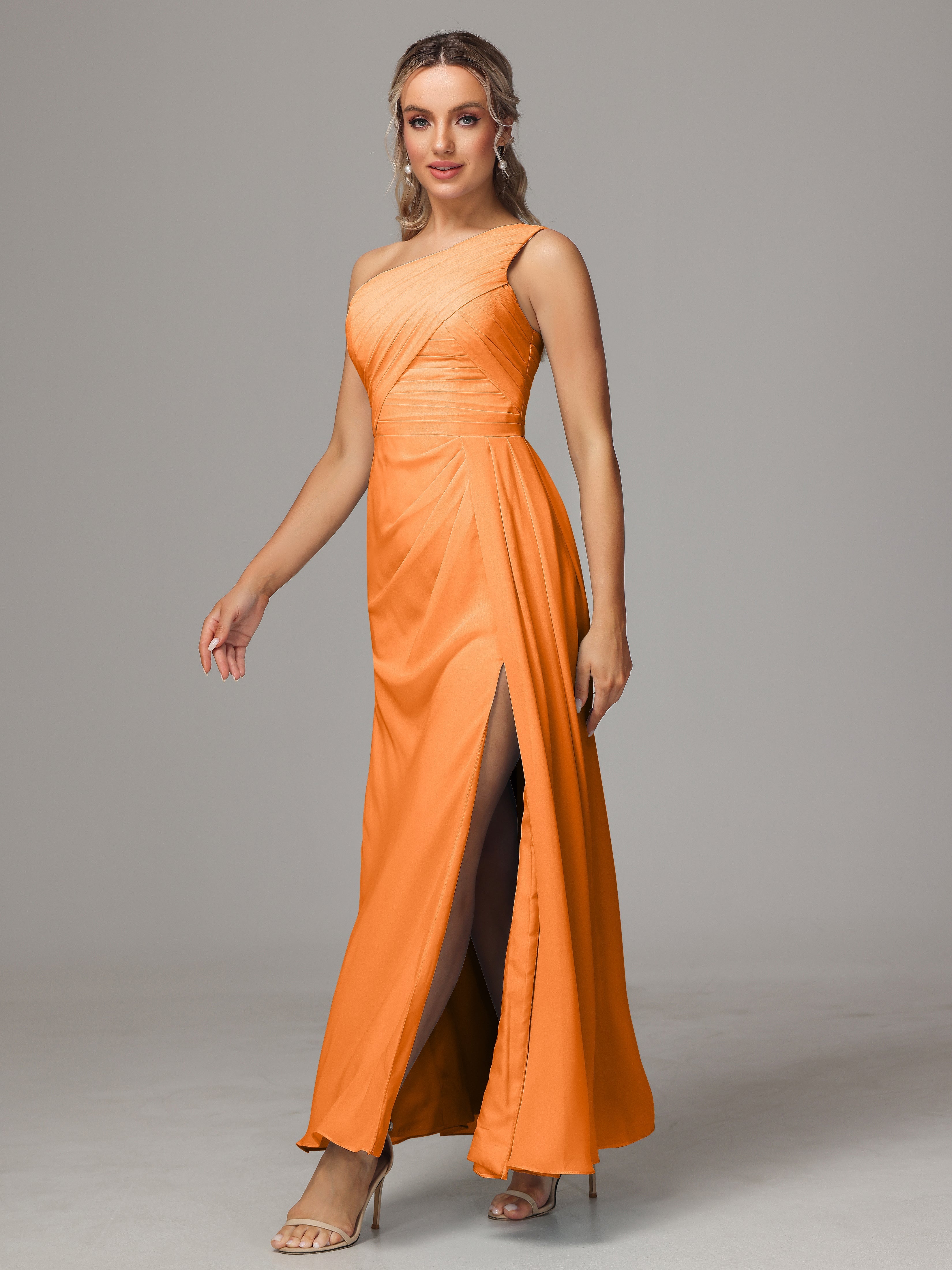 Robe Demoiselle D Honneur Orange Vif Décolleté Asymétrique Trapèze Mousseline Longue Robes Demoiselle D'Honneur Avec Plissé