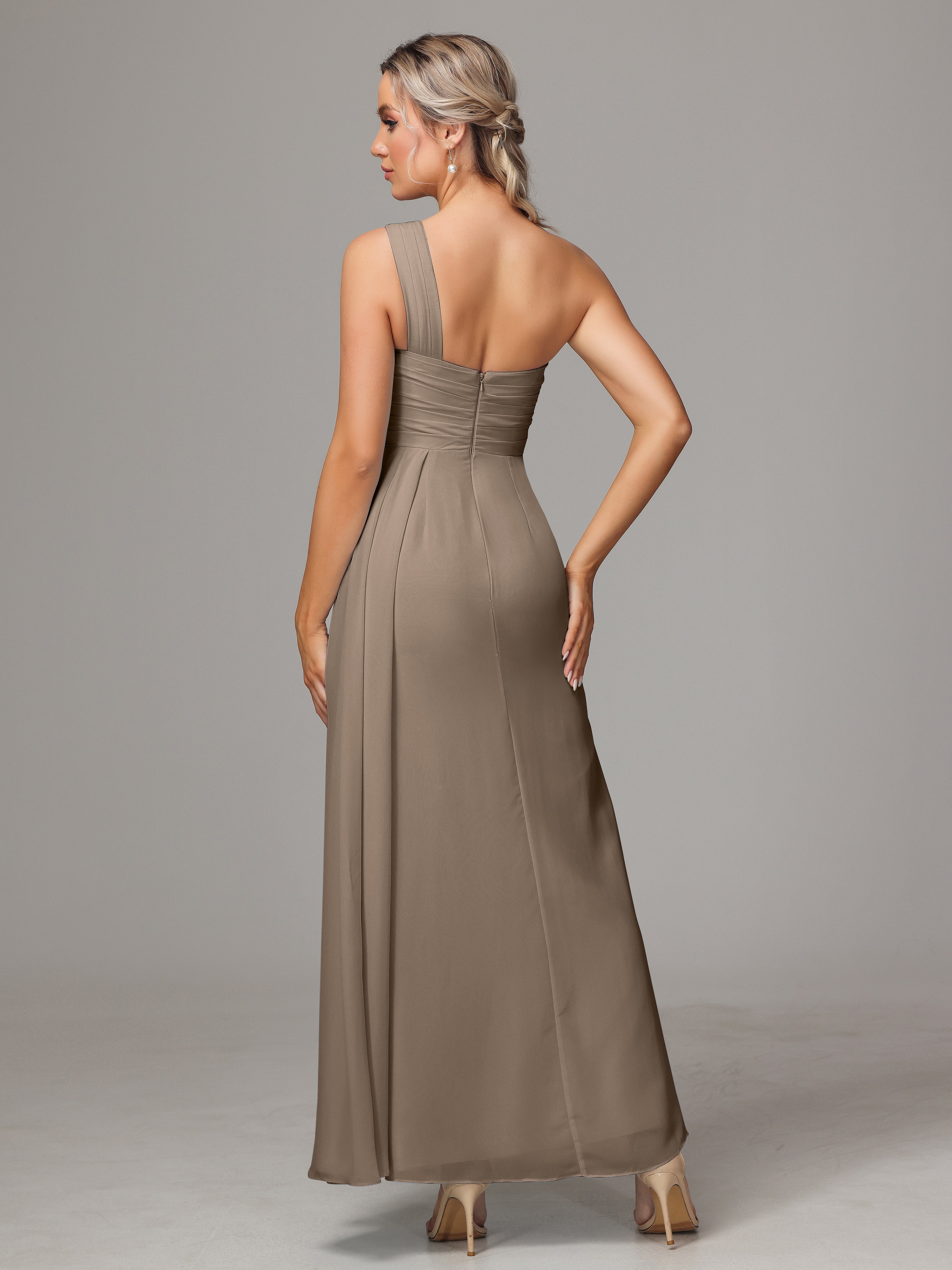 Couleur Taupe Robe Décolleté Asymétrique Trapèze Mousseline Longue Robes Demoiselle D'Honneur Avec Plissé