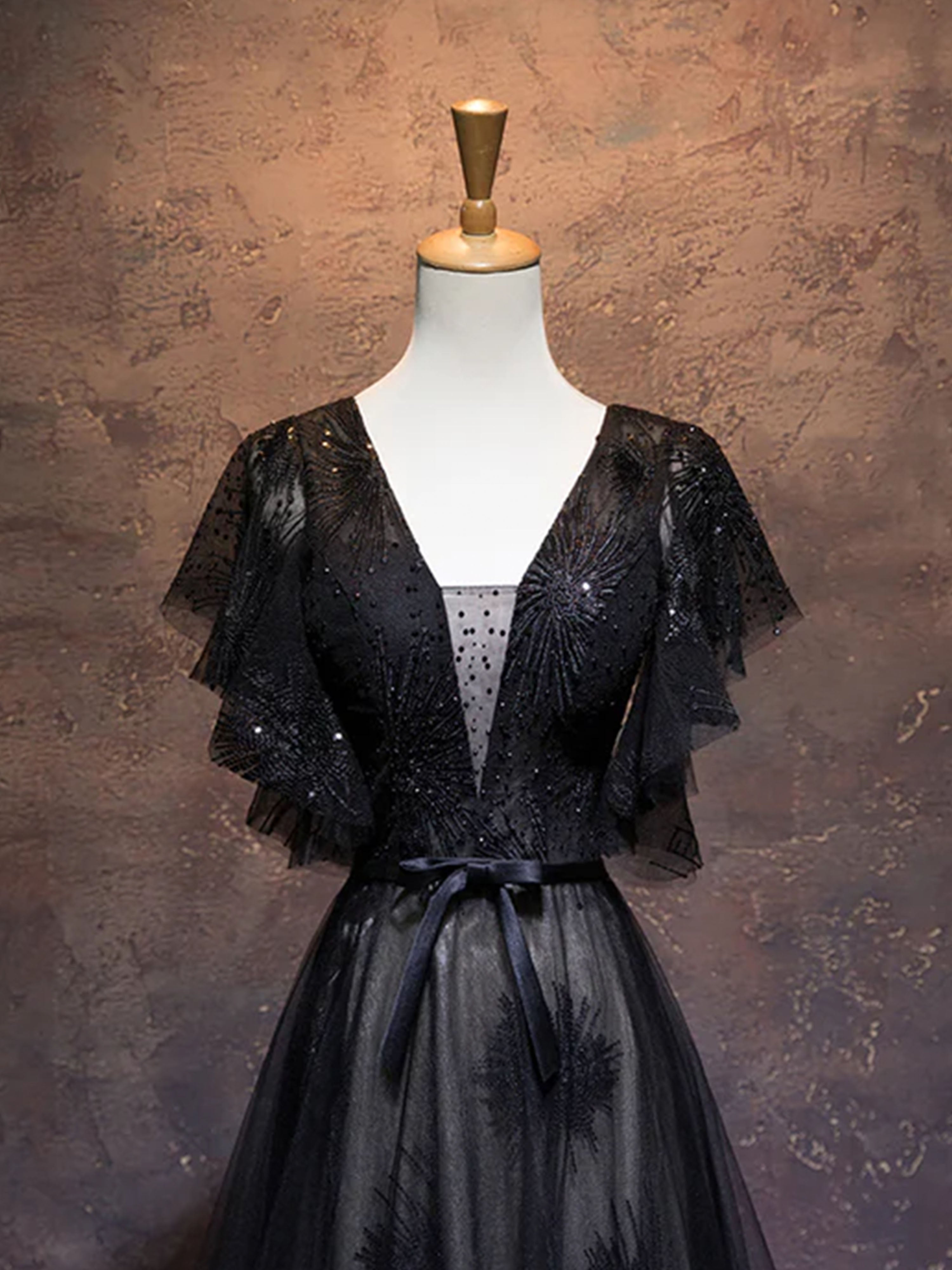 Robe de Bal Noire Coupe A Encolure V à Manches Courtes Perles