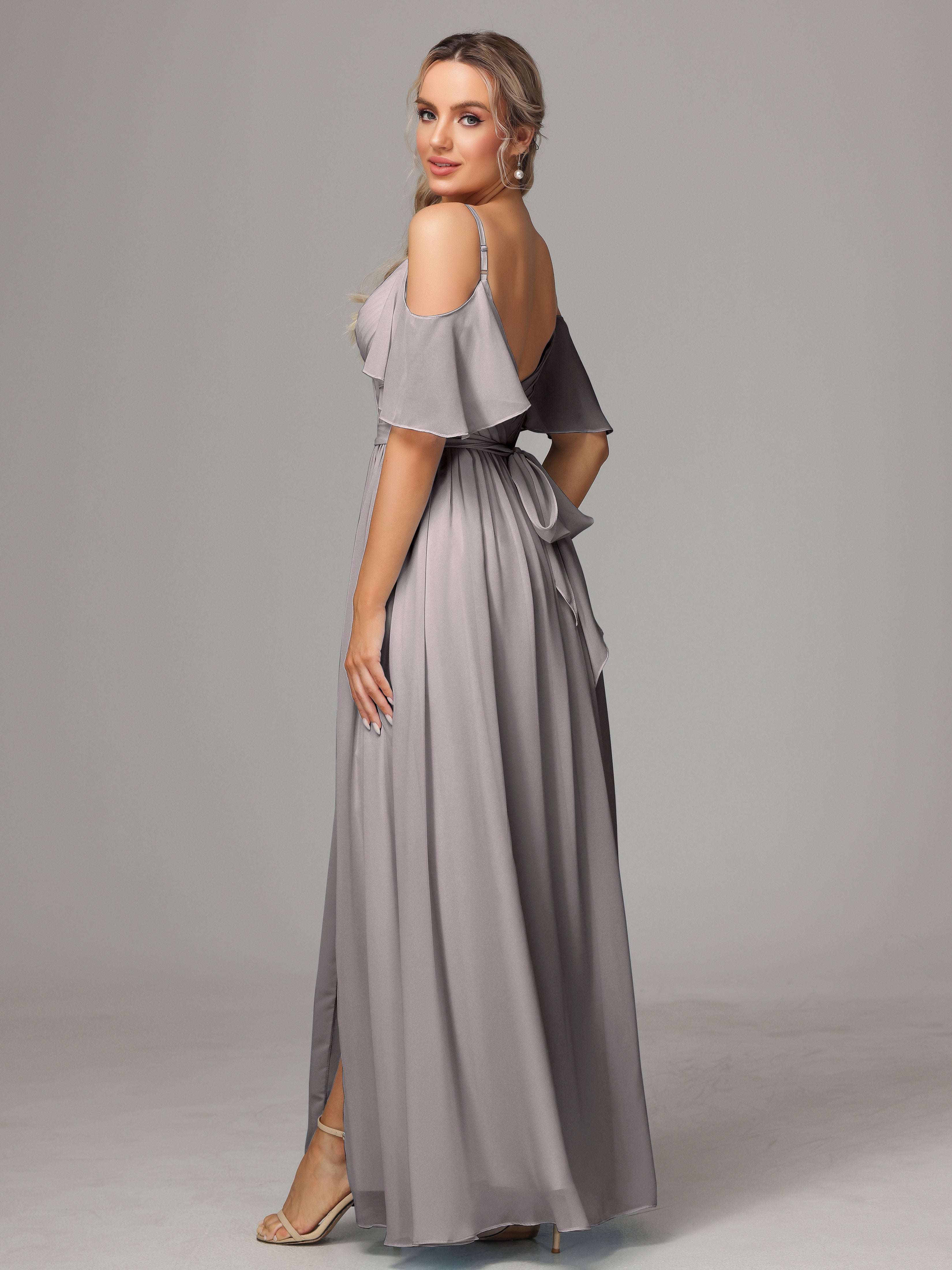 Robe Demoiselle D Honneur Argent Accueil Froid Fendue Trapèze Mousseline Longue Robes Demoiselle D'Honneur Avec Plissé