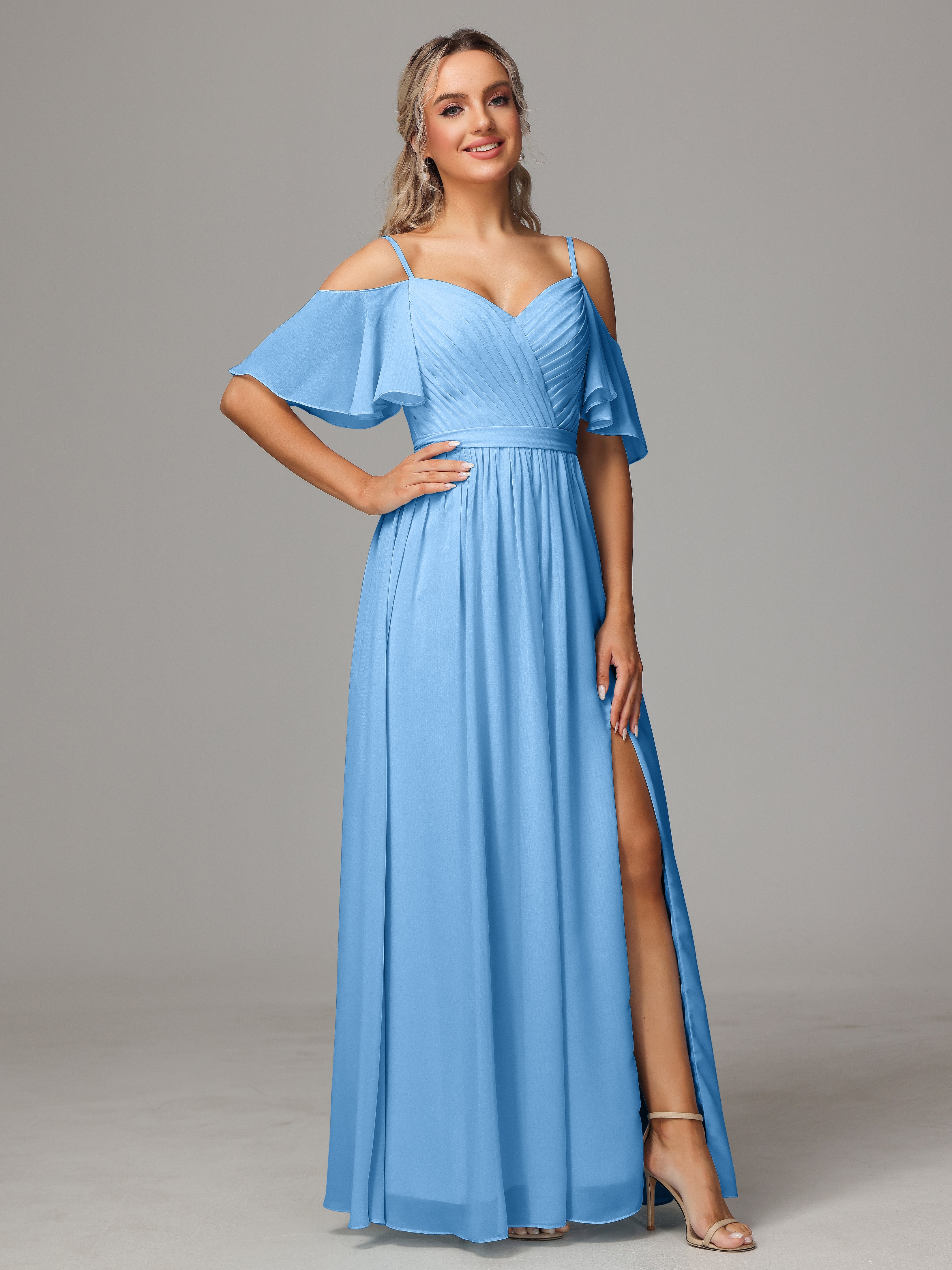 Robes De Demoiselle D'Honneur Bleu Clair Accueil Froid Fendue Trapèze Mousseline Longue Robes Demoiselle D'Honneur Avec Plissé