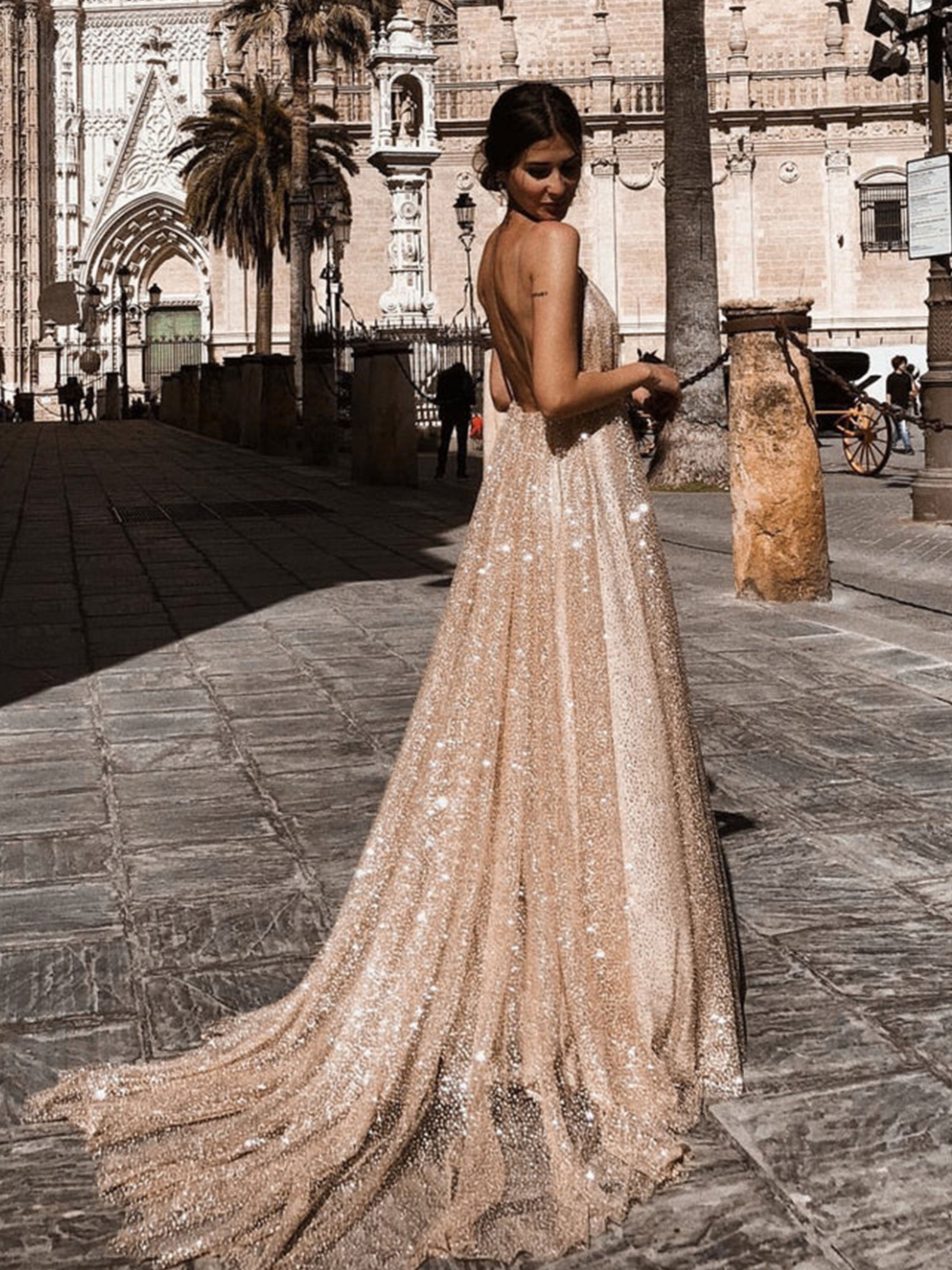 Robe de Bal Longue à Paillettes Bretelles Fines Encolure V Dos Nu Élégante