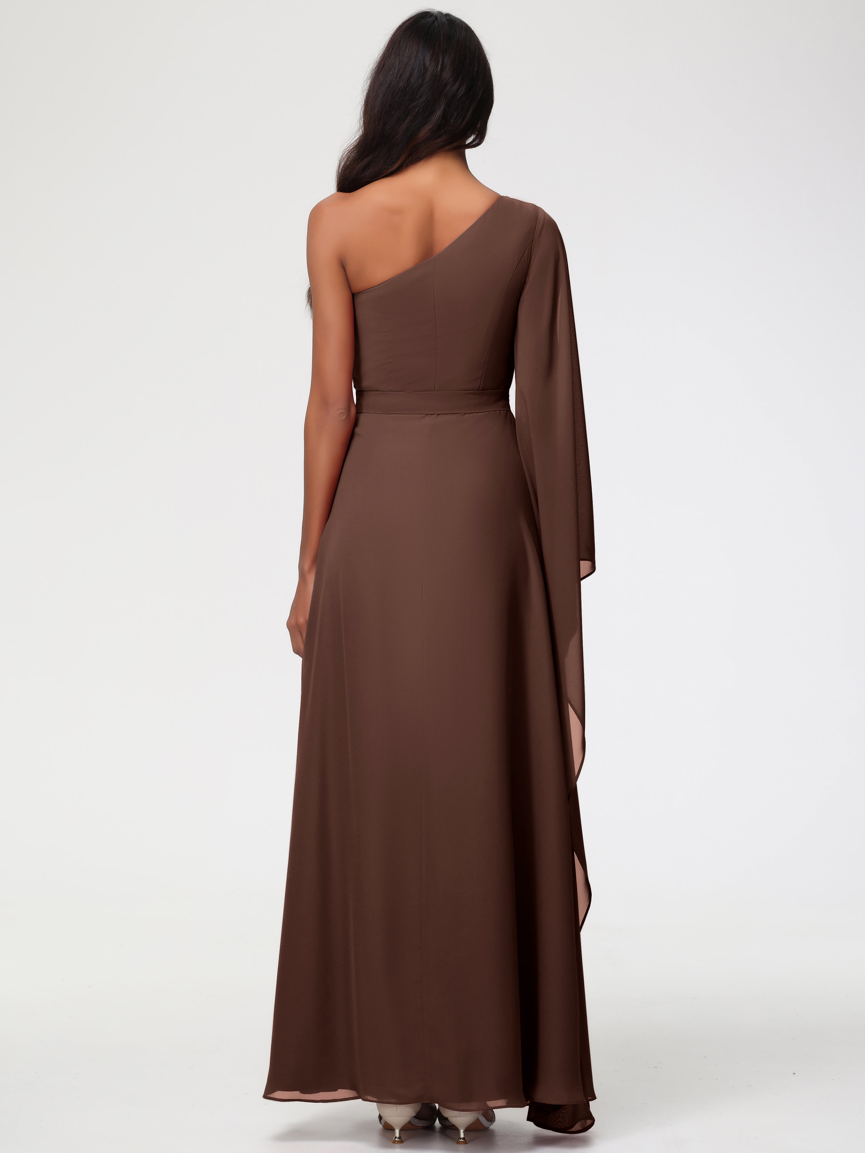Robe Demoiselle D Honneur Marron Chocolat Seule-Épaule Manches Asymétriques Mousseline Robe Demoiselle D'Honneur