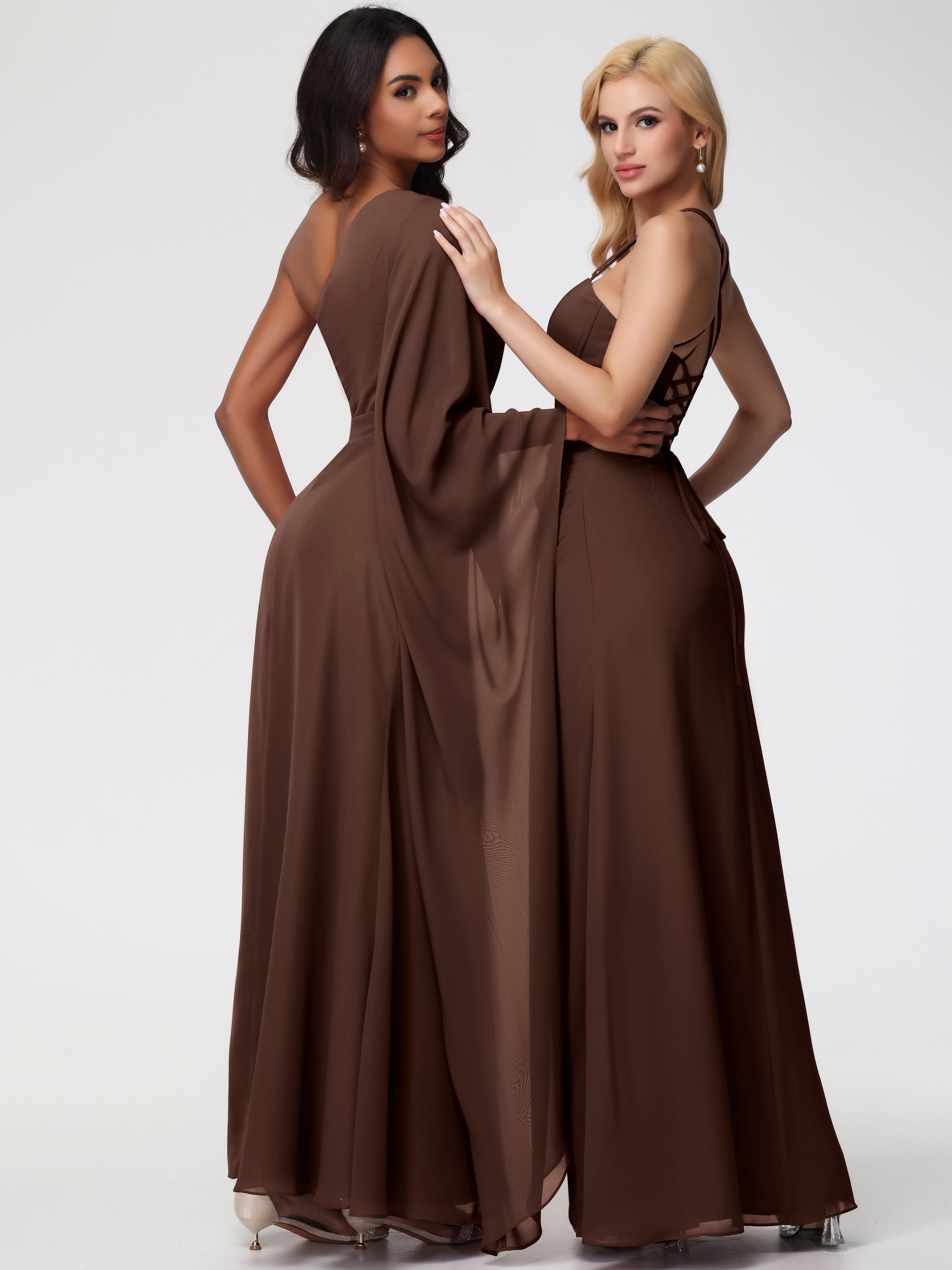 Robe Demoiselle D Honneur Marron Chocolat Seule-Épaule Manches Asymétriques Mousseline Robe Demoiselle D'Honneur
