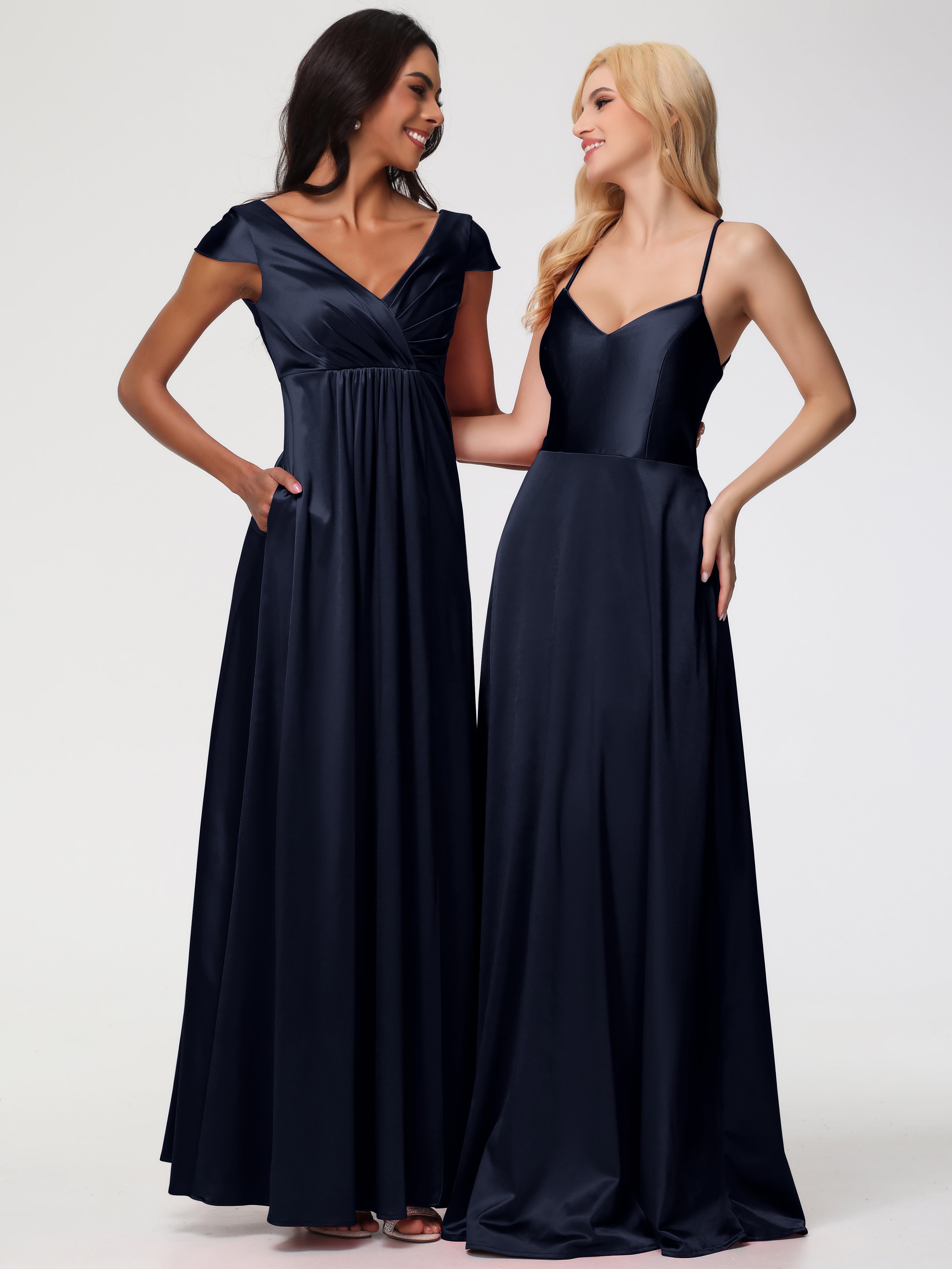 Longues Robes De Demoiselle D'Honneur Bleu Marine Col V Bretelles Croisées Satin Extensible Robe De Demoiselle D'Honneur Robe Plissée