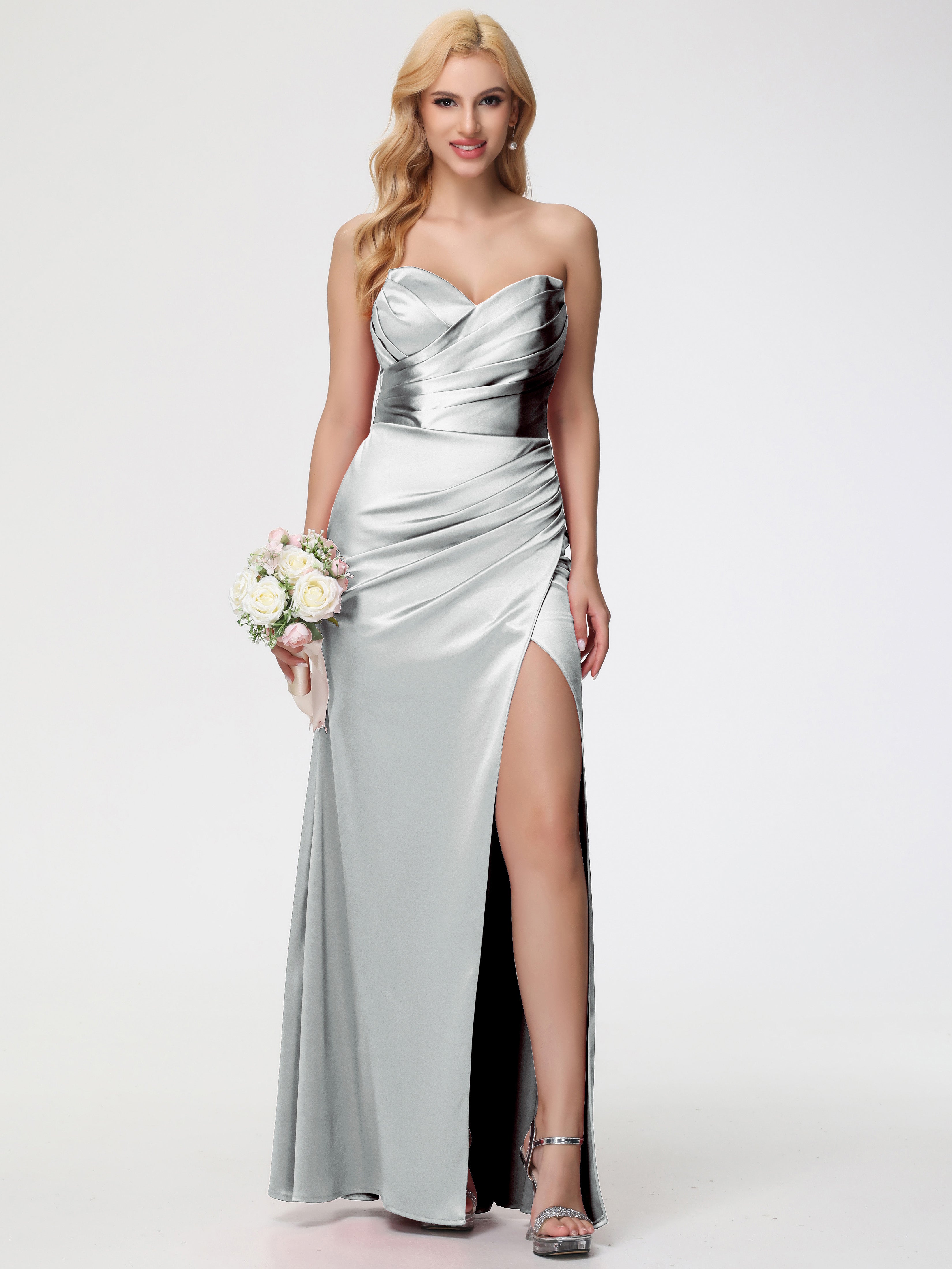 Robes De Demoiselle D'Honneur En Argent Trapèze Col Coeur Fendue Longueur Ras Du Sol Satin Extensible Robe De Demoiselle D'Honneur Robe Plissé