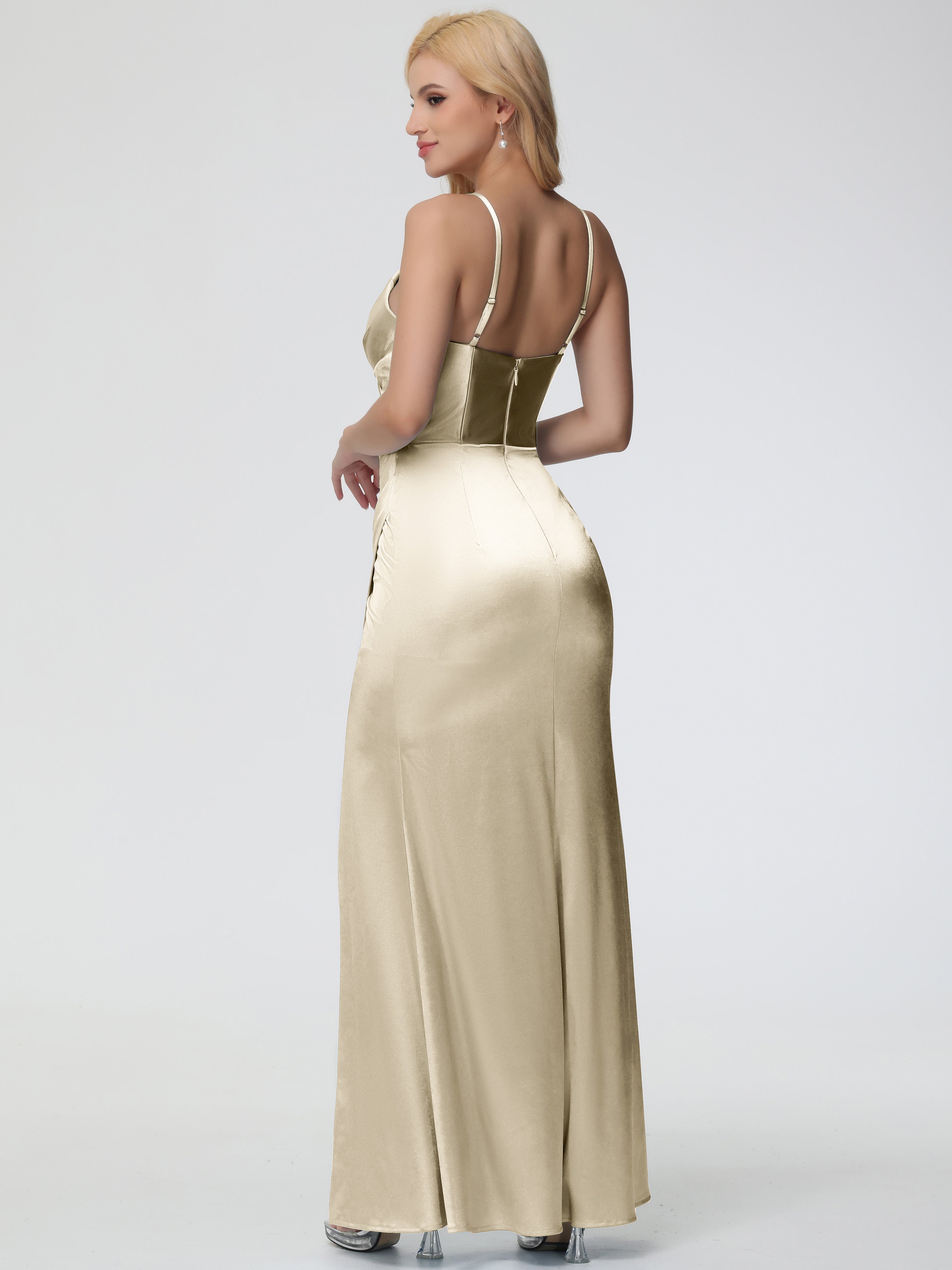 Robes De Demoiselle D'Honneur Champagne Longues Col V Bretelles Spaghetti Fourreau/Colonne Satin Extensible Robe De Demoiselle D'Honneur Robe Plissée