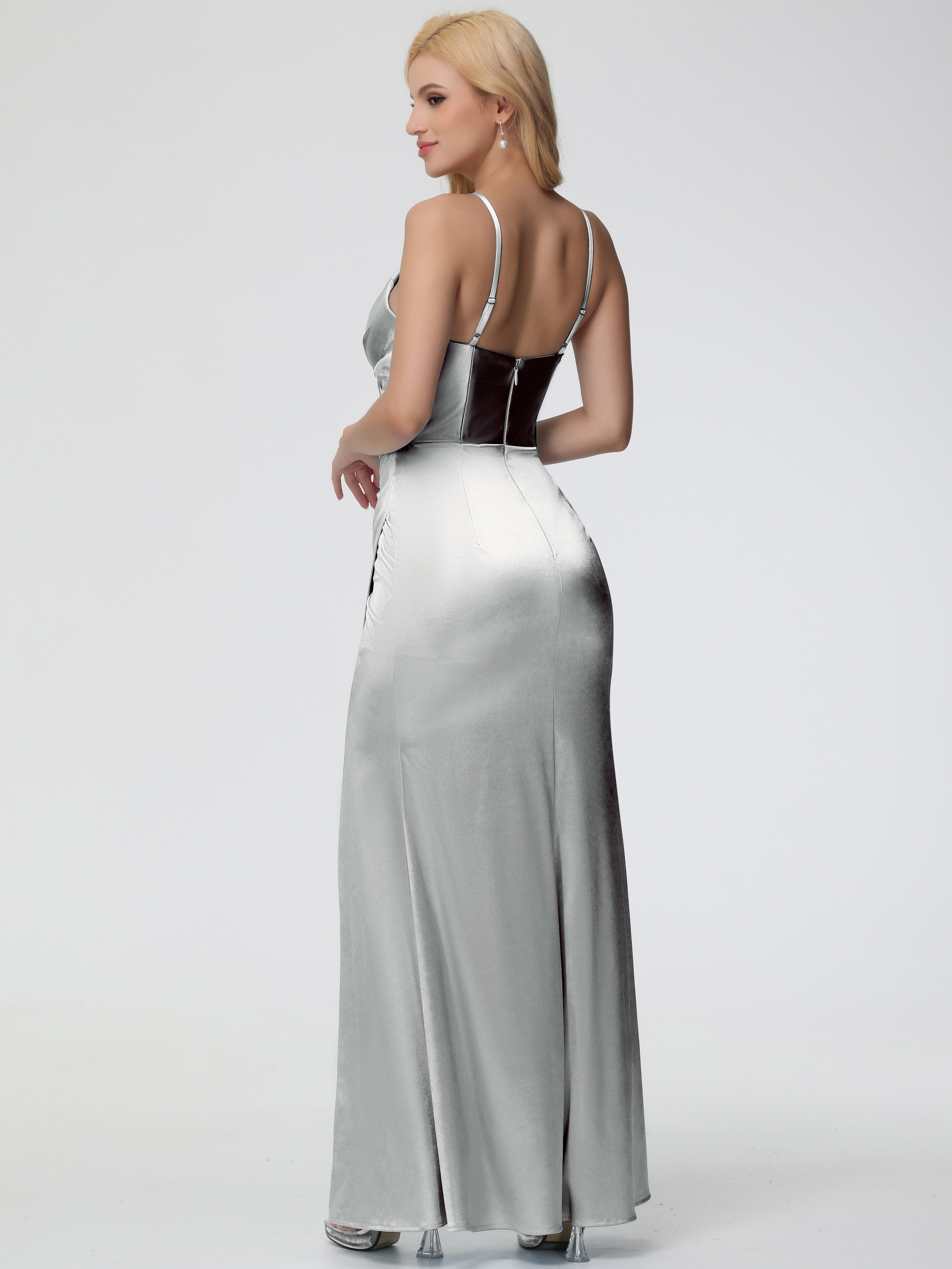 Robes De Demoiselle D'Honneur En Argent Col V Bretelles Spaghetti Fourreau/Colonne Satin Extensible Robe De Demoiselle D'Honneur Robe Plissée