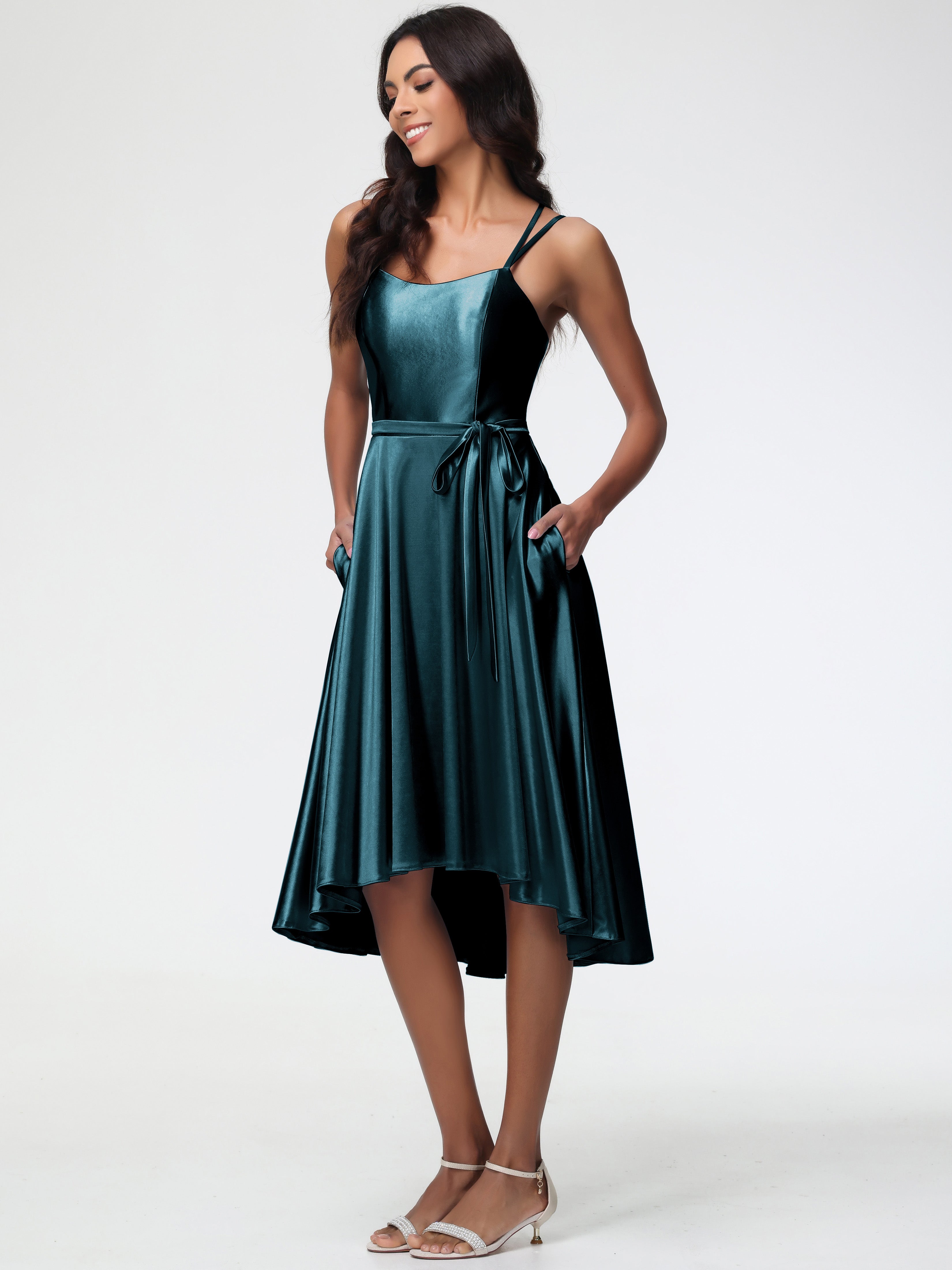 Robes De Demoiselle D'Honneur Couleur Paon Bon Marché Col Rond Satin Extensible Robe Demoiselle D Honneur Asymétrique Courte