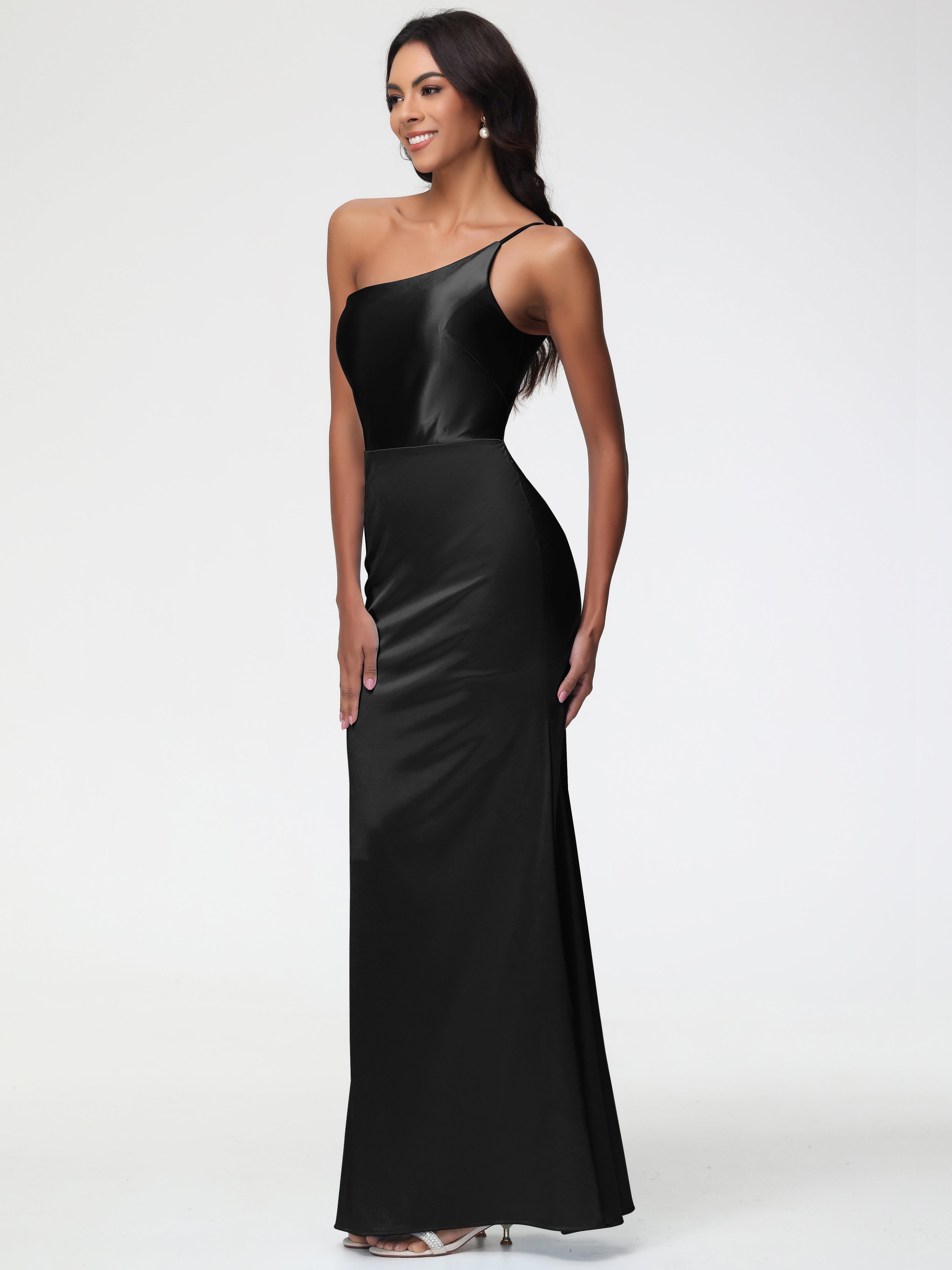 Robes De Demoiselle D'Honneur Noires Bon Marché Seule-Épaule Satin Extensible Robe Sirène Demoiselle D Honneur