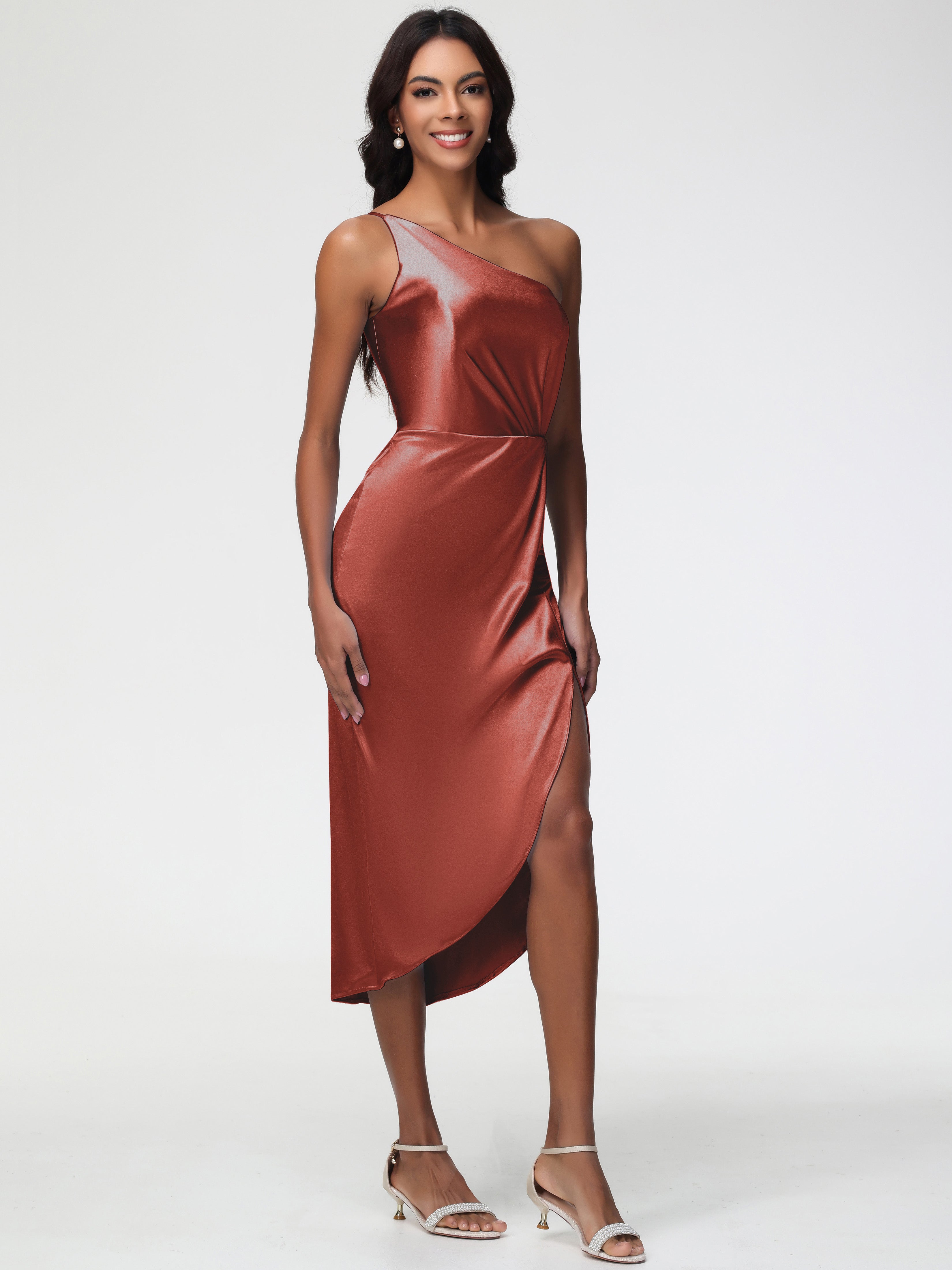 Robes De Demoiselle D'Honneur Couleur Rouille Seule-Épaule Mi-Longue Fendue Satin Extensible Robe De Demoiselle D'Honneur