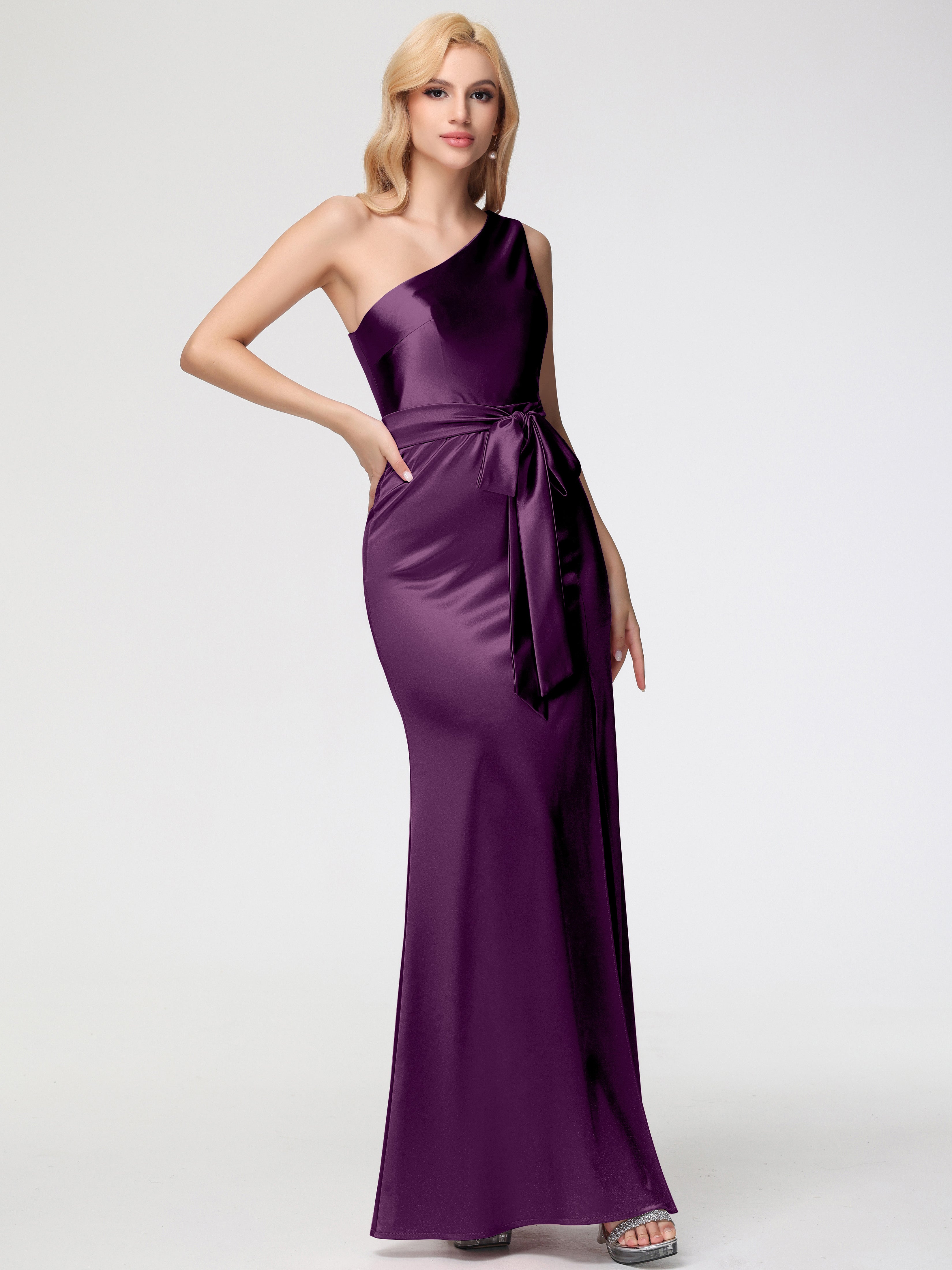 Robes De Demoiselle D'Honneur Raisin Seule-épaule Satin Extensible Fendue Robe De Demoiselle D'Honneur Robe à Lacets