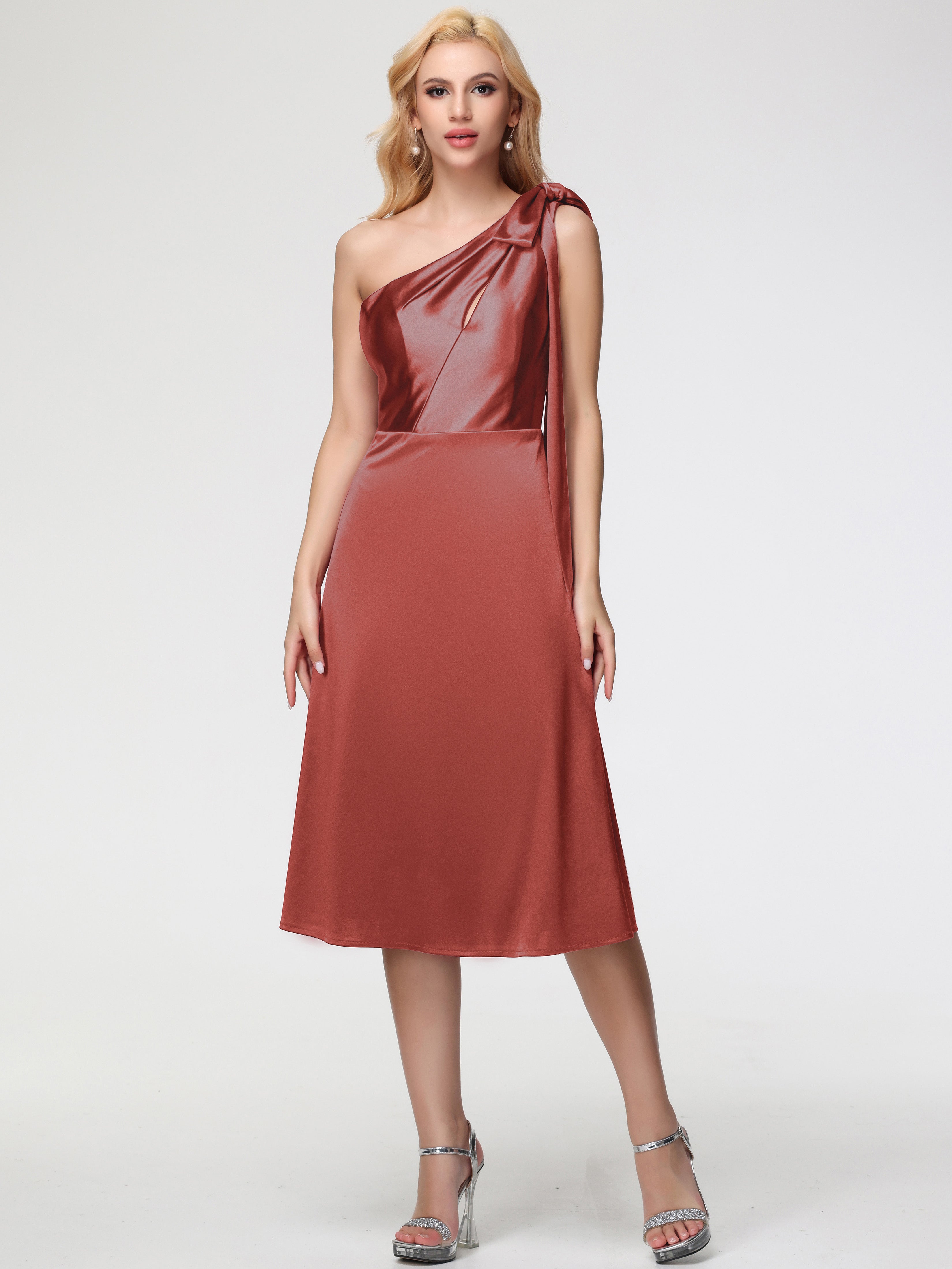 Robe Argentée Demoiselle D Honneur Seule-épaule Mi-Longue Satin Extensible Robe De Demoiselle D'Honneur