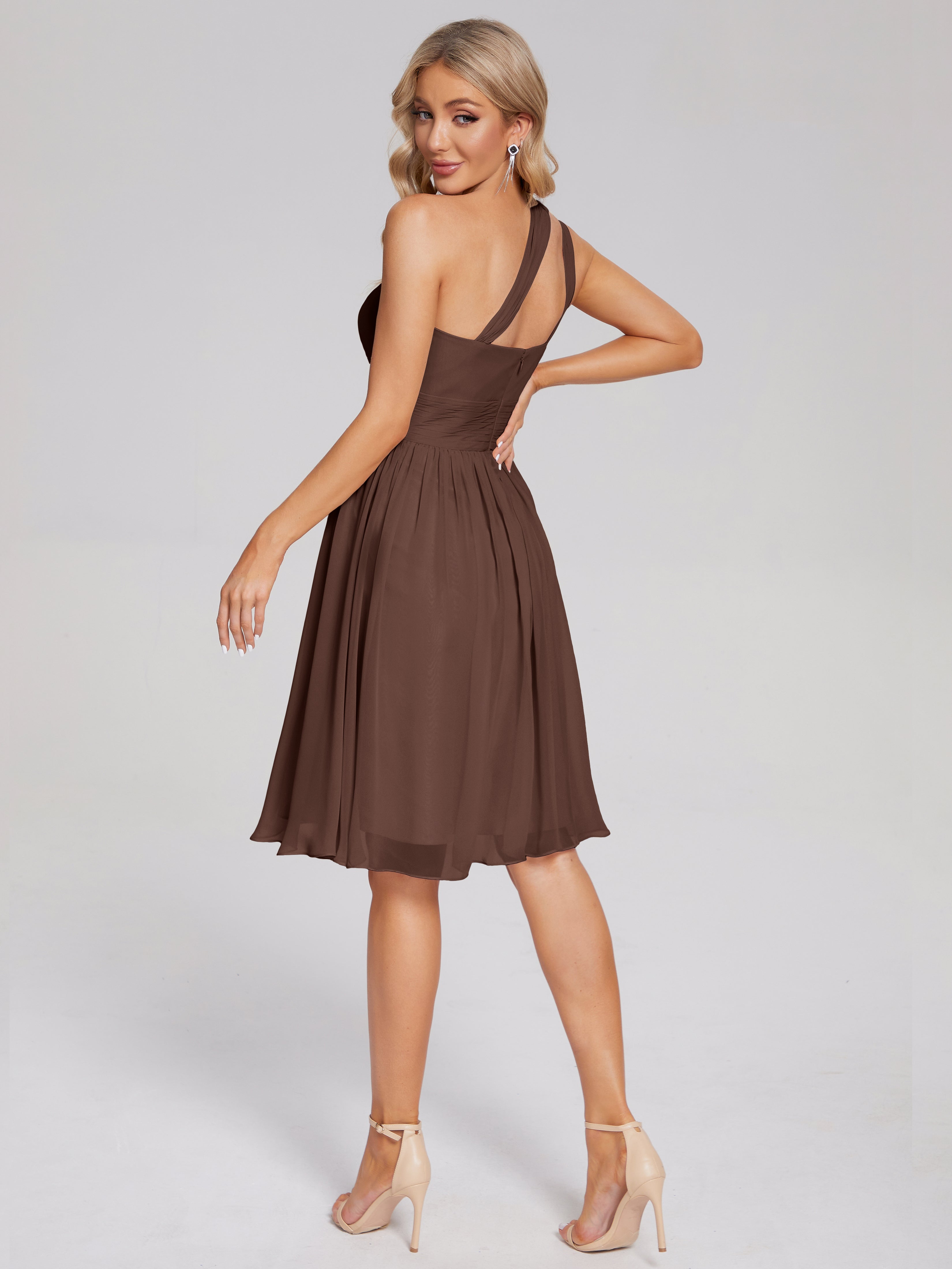 Robe Demoiselle D Honneur Marron Chocolat Longueur Genou Seule-Épaule Mousseline Robes Demoiselle D'Honneur