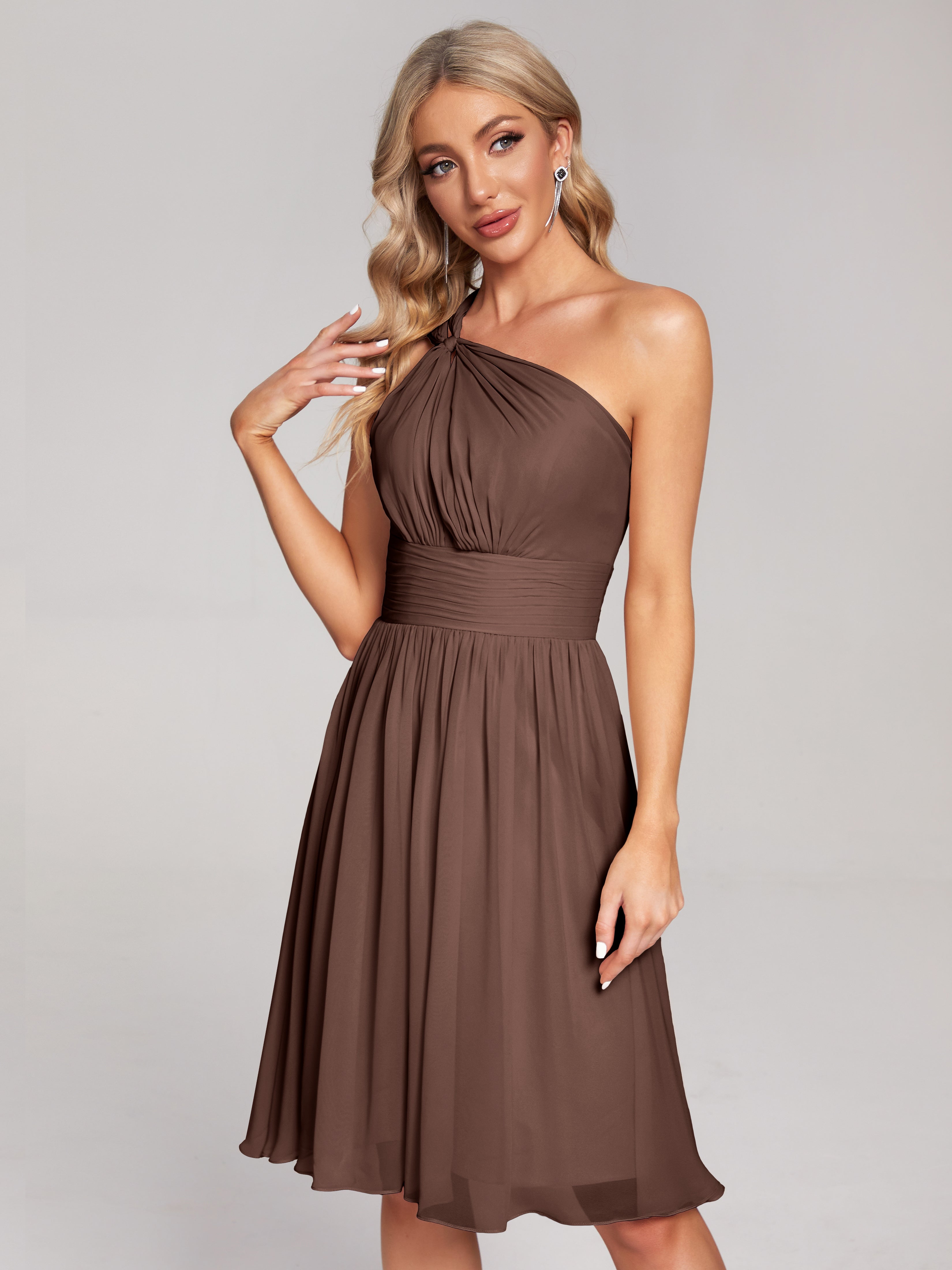 Robe Demoiselle D Honneur Marron Chocolat Longueur Genou Seule-Épaule Mousseline Robes Demoiselle D'Honneur