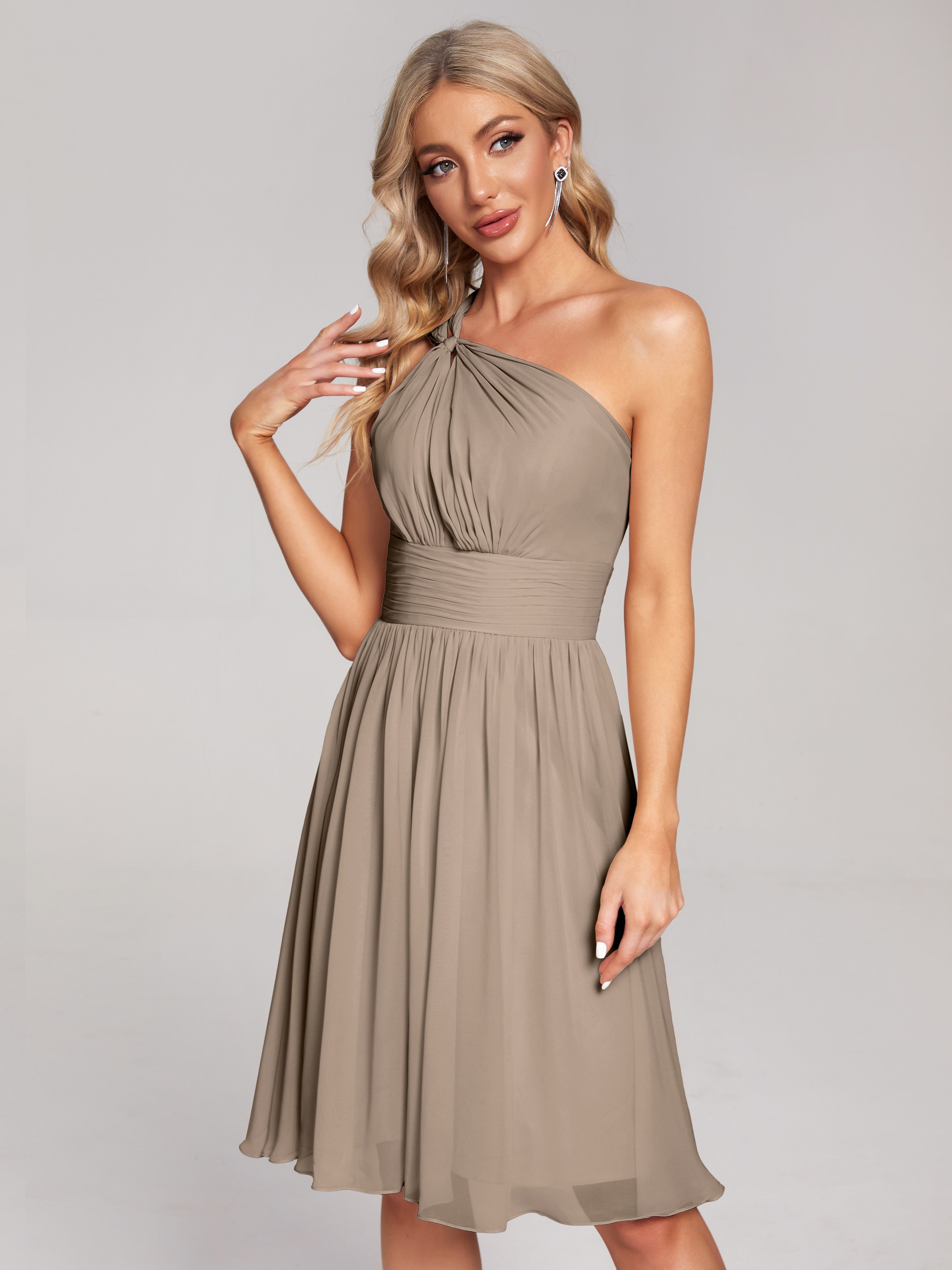 Robe Demoiselle D Honneur Taupe Longueur Genou Seule-Épaule Mousseline Robes Demoiselle D'Honneur