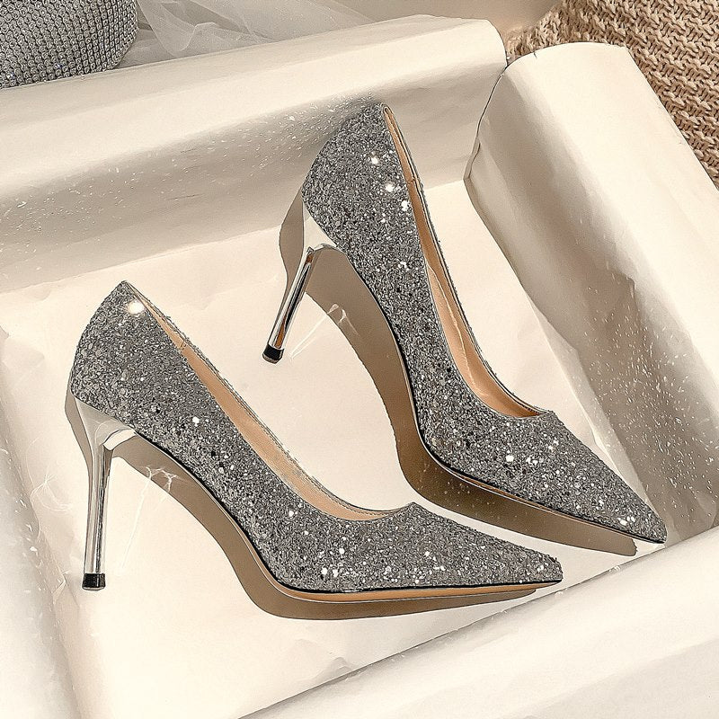 Chaussures de mariage blanches escarpins à talons hauts avec nœud et bout pointu Chaussures de mariage blanches escarpins à talons hauts avec nœud et bout pointu