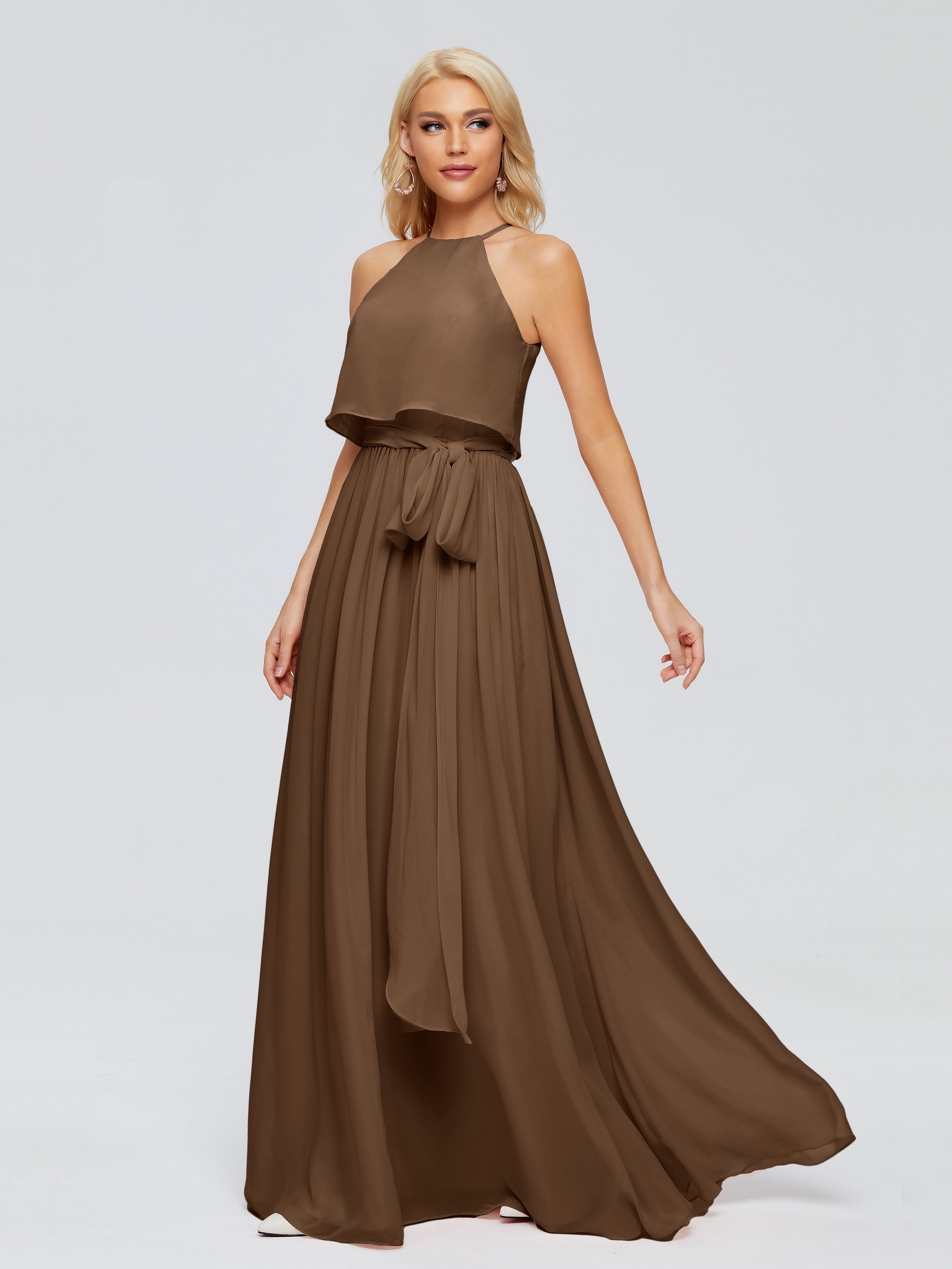 Robe de demoiselle d'honneur longue grande taille avec dos ouvert et fente en V profond Robe de demoiselle d'honneur longue grande taille avec dos ouvert et fente en V profond