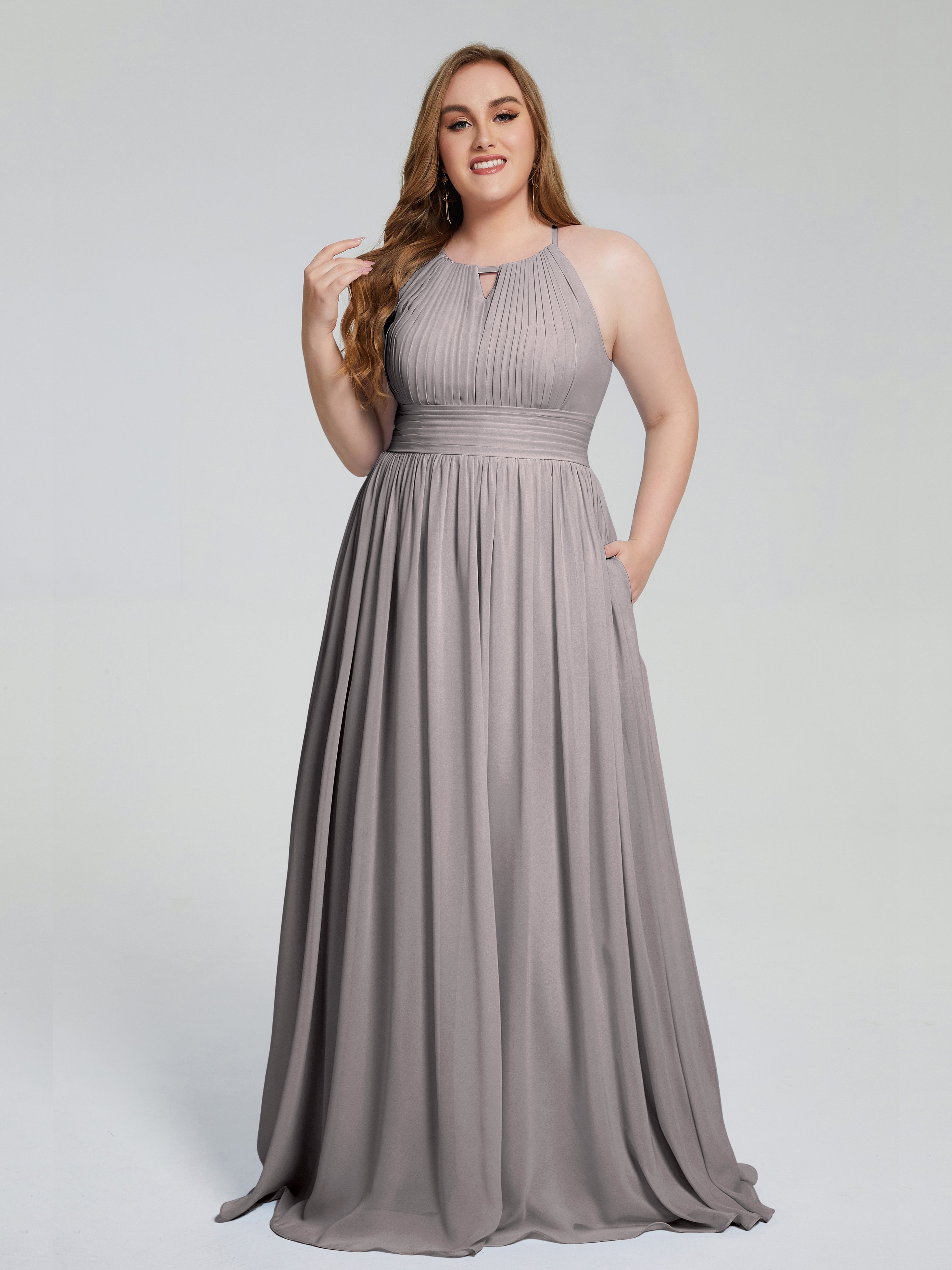 Robes De Demoiselle D'Honneur En Argent Payton Élégante Licou Mousseline Robes Demoiselle D'Honneur Grande Taille