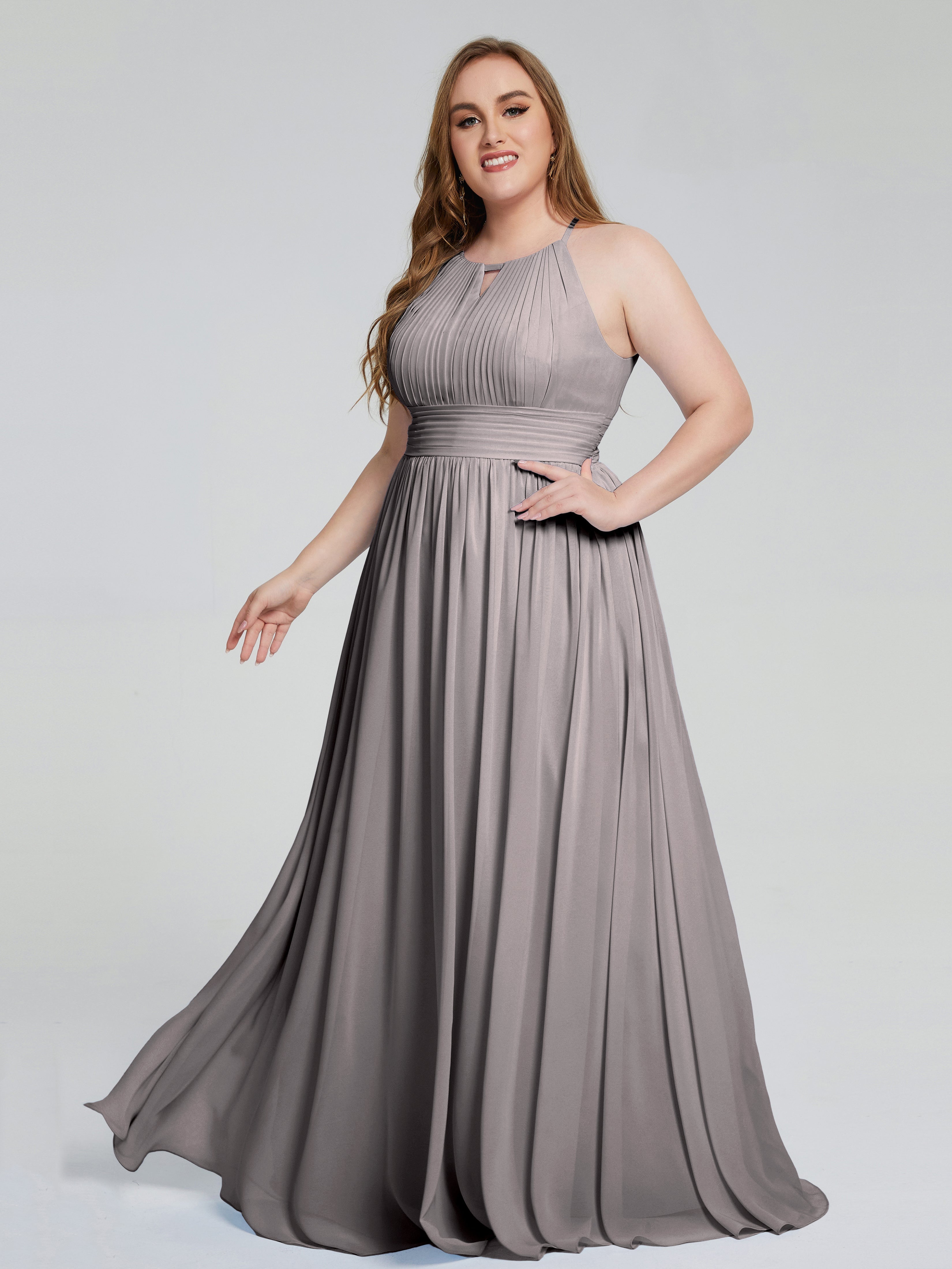 Robes De Demoiselle D'Honneur En Argent Payton Élégante Licou Mousseline Robes Demoiselle D'Honneur Grande Taille