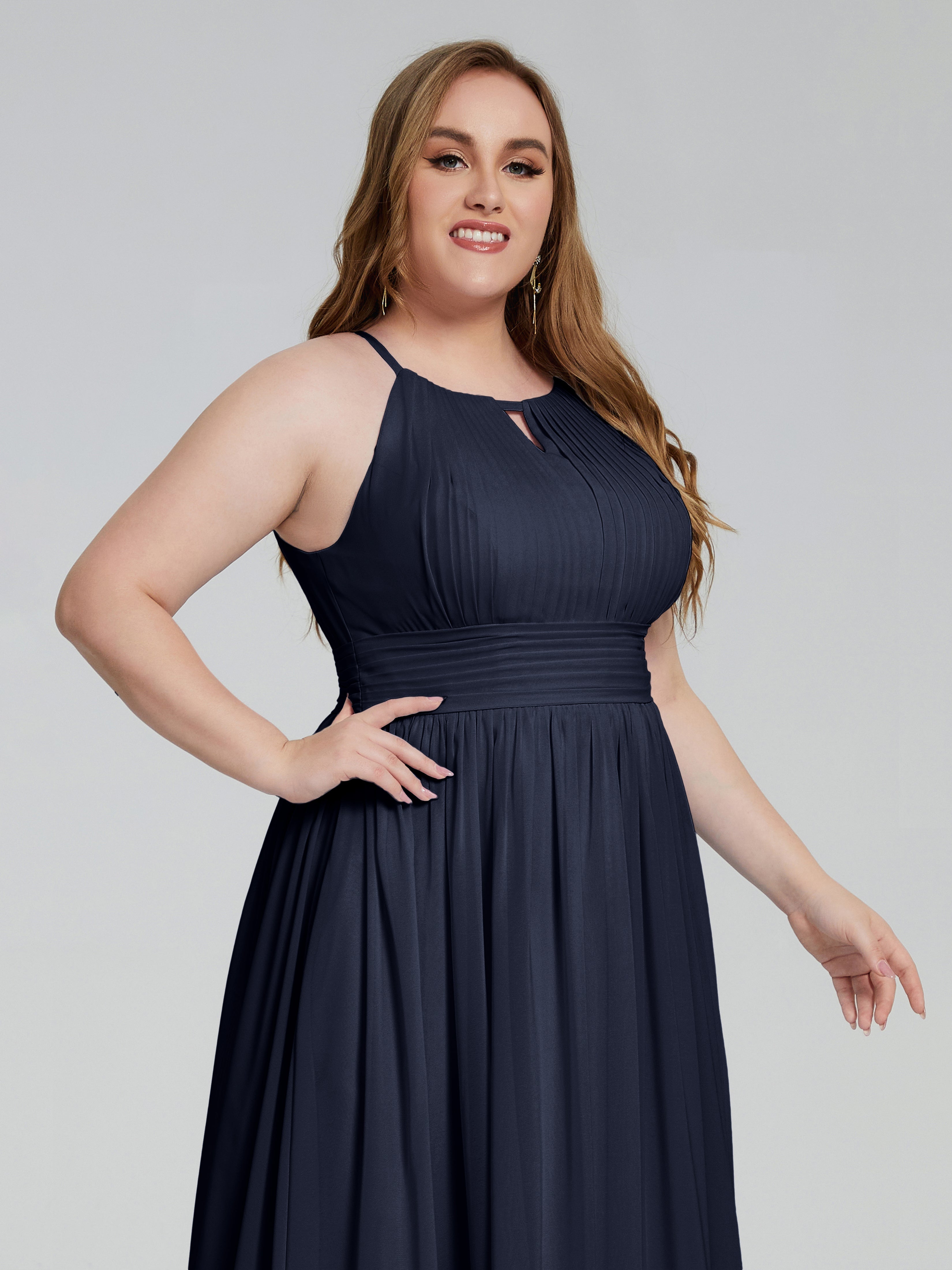 Robes De Demoiselle D'Honneur Bleu Marine Payton Élégante Licou Mousseline Robes Demoiselle D'Honneur Grande Taille