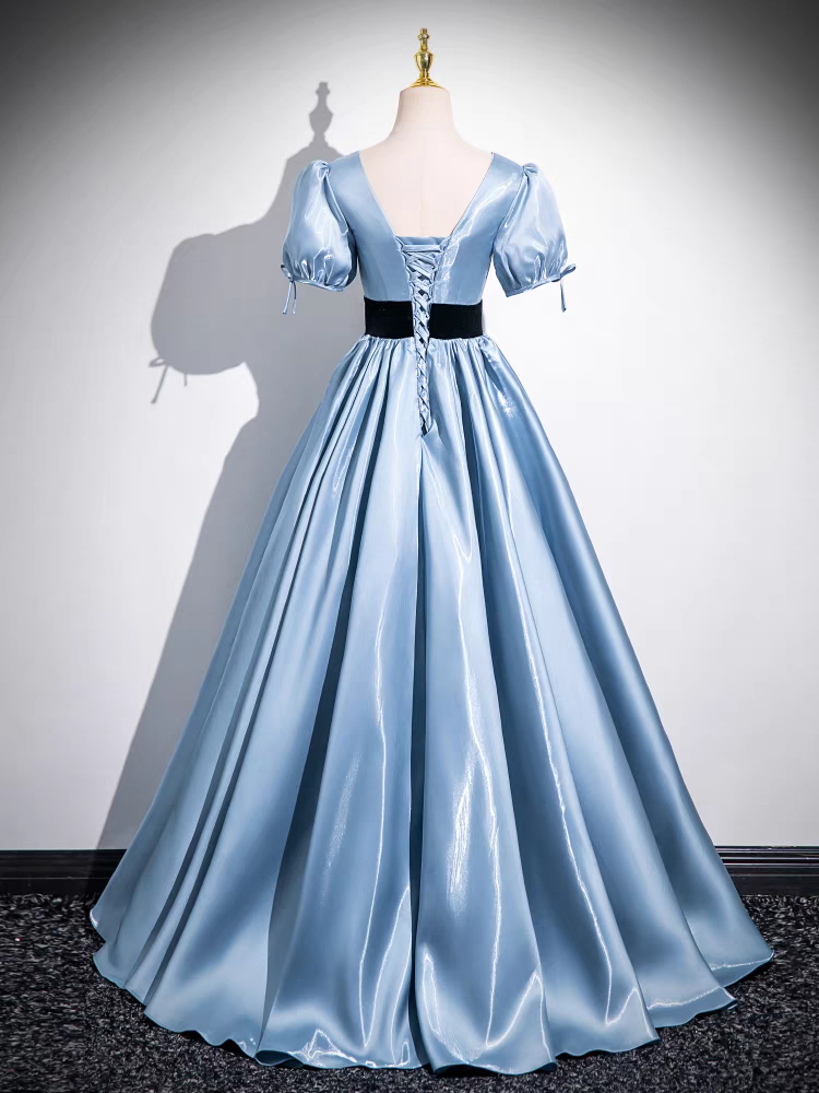 Col V Manches Courtes Satin Robe de Quinceanera avec Balayage/Pinceau Traîne