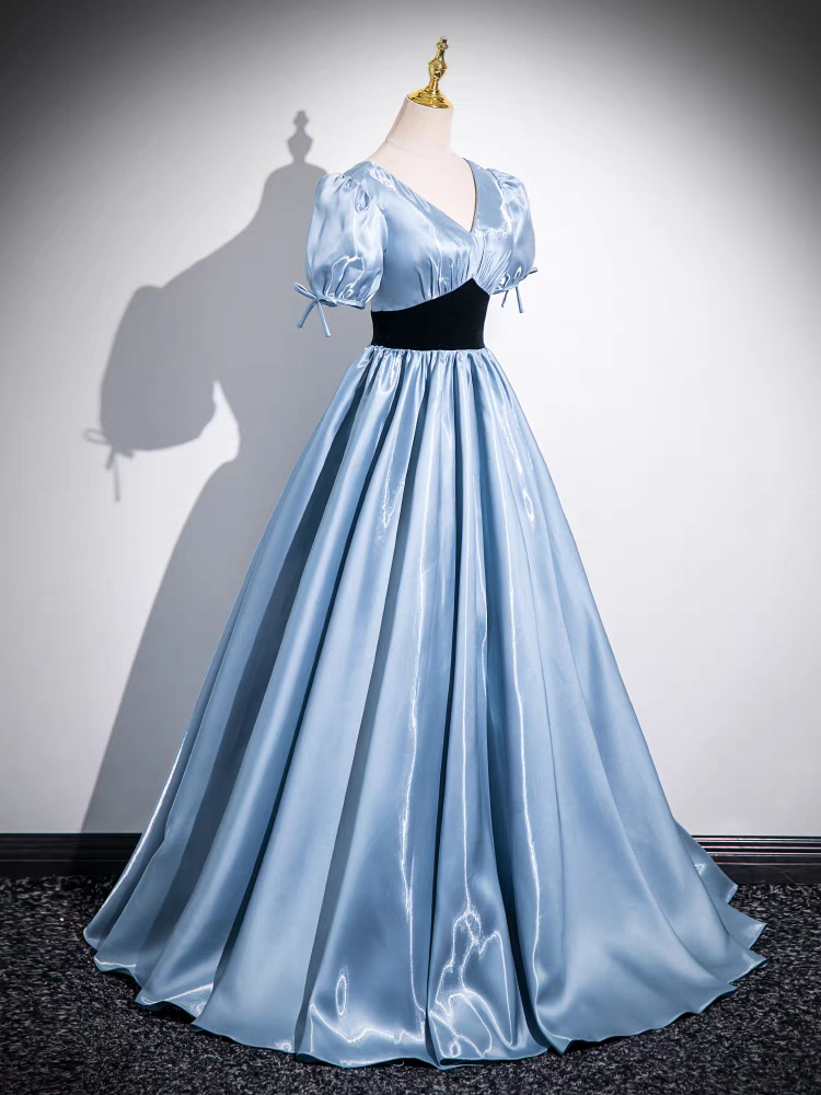 Col V Manches Courtes Satin Robe de Quinceanera avec Balayage/Pinceau Traîne