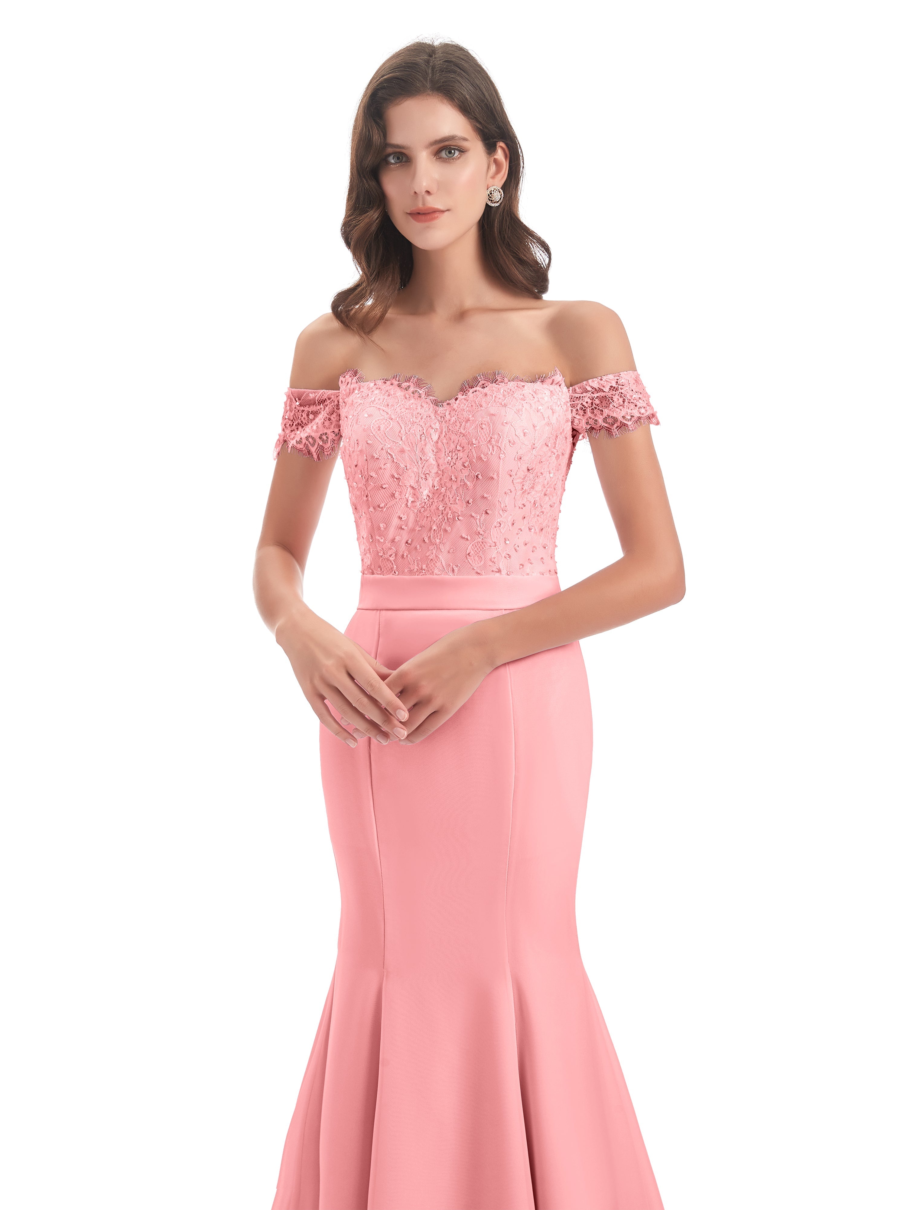 Robes De Demoiselle D'Honneur En Flamant Carlee Sirène Traîne Tribunal Hors-La-Épaule Robes Demoiselle D'Honneur