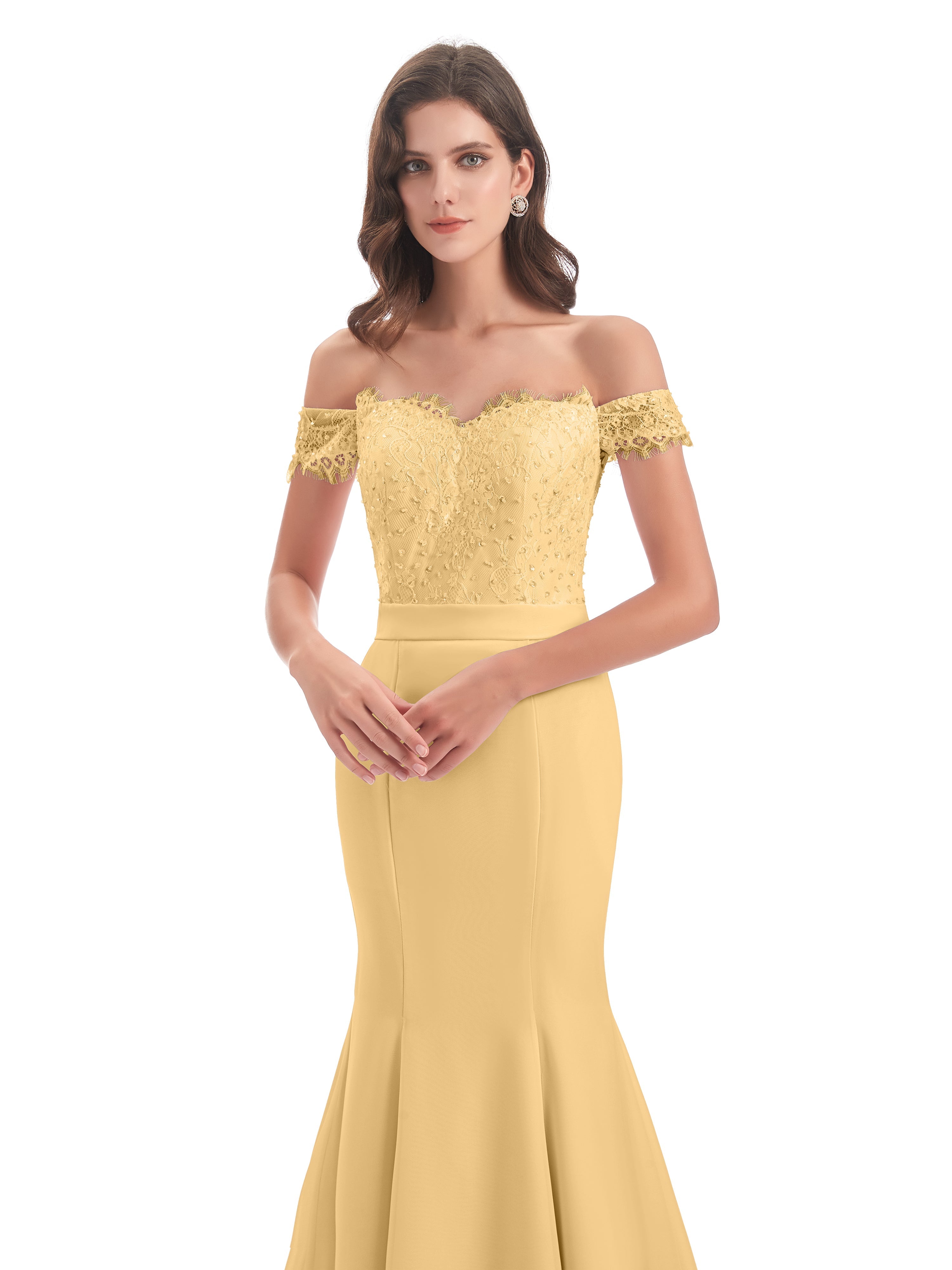 Robes De Demoiselle D'Honneur Courtes En Or Carlee Sirène Traîne Tribunal Hors-La-Épaule Robes Demoiselle D'Honneur