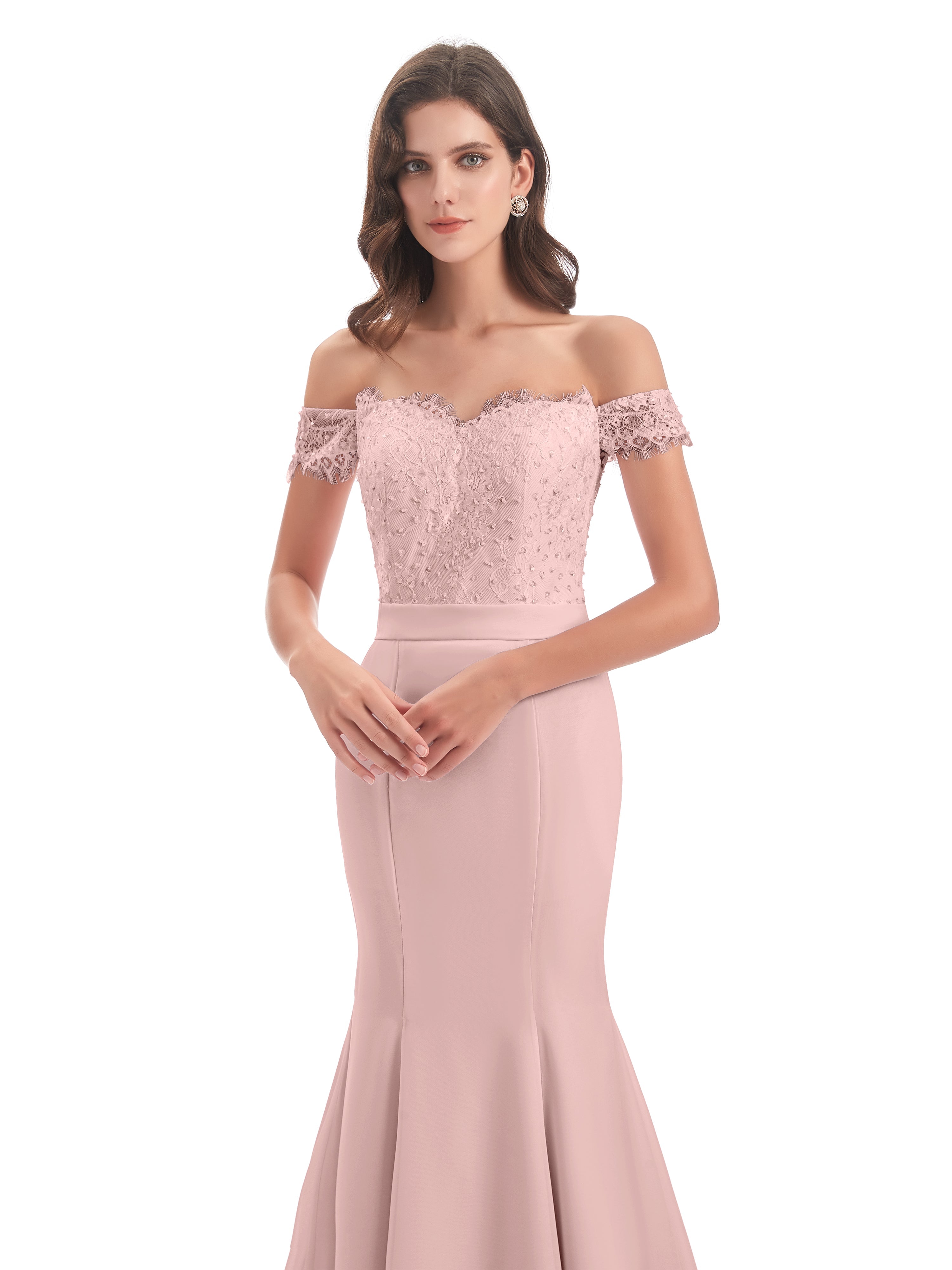 Longues Robes De Demoiselle D'Honneur De Rose Poudrée Carlee Sirène Traîne Tribunal Hors-La-Épaule Robes Demoiselle D'Honneur