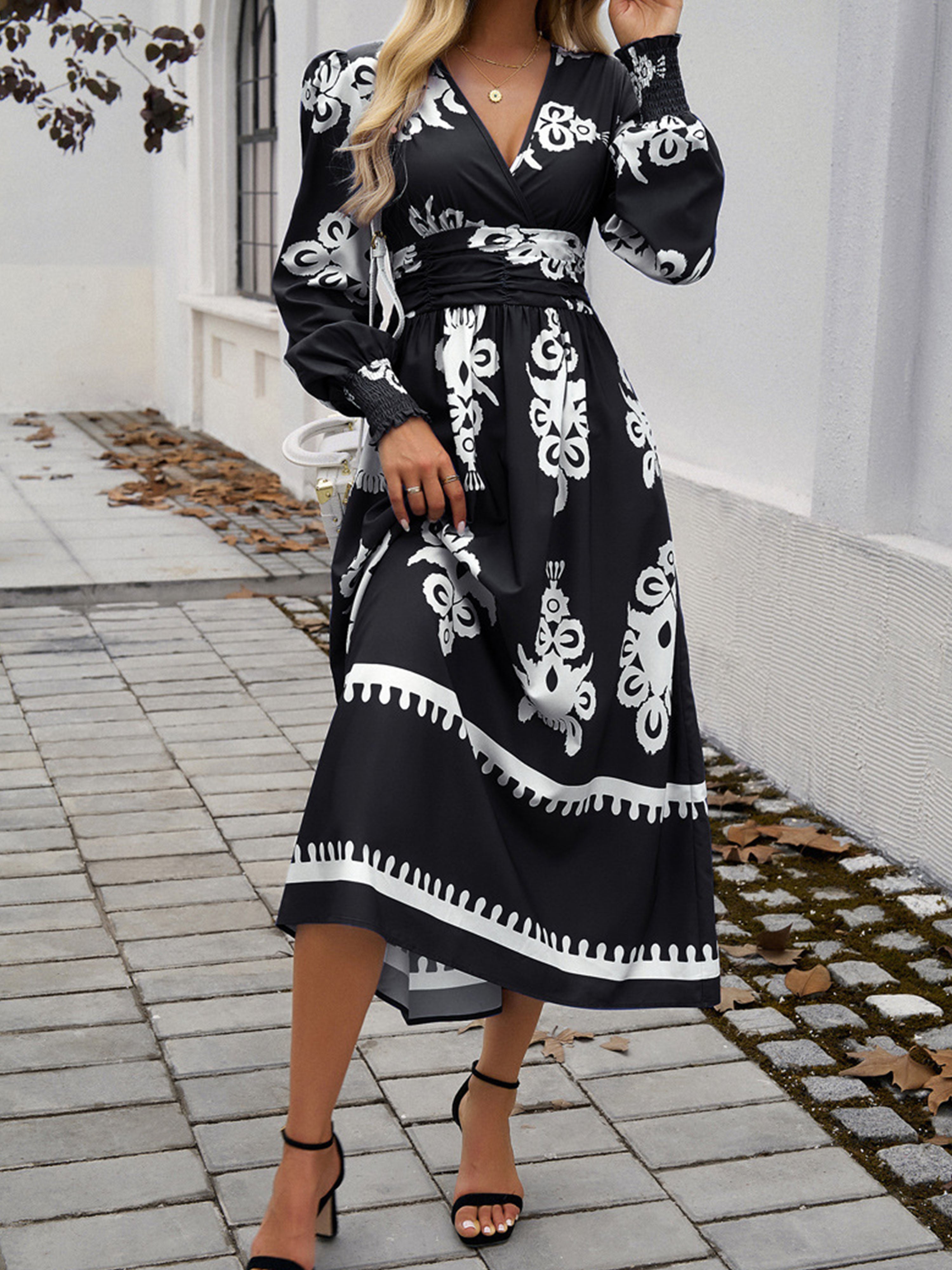 Robe Invitée Mariage à Contraste de Noir Encolure en V à Manches Longues et Taille Empire