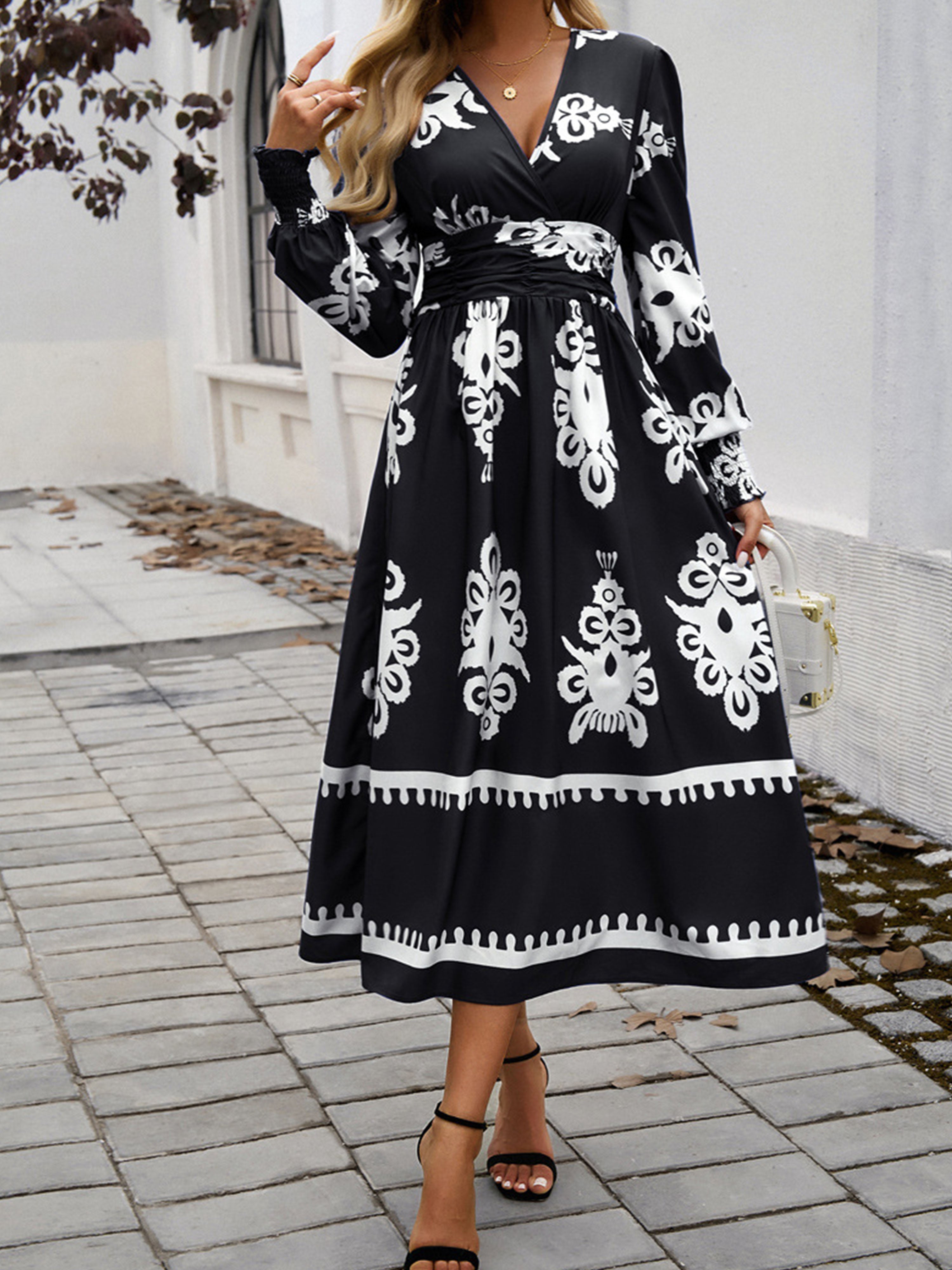 Robe Invitée Mariage à Contraste de Noir Encolure en V à Manches Longues et Taille Empire
