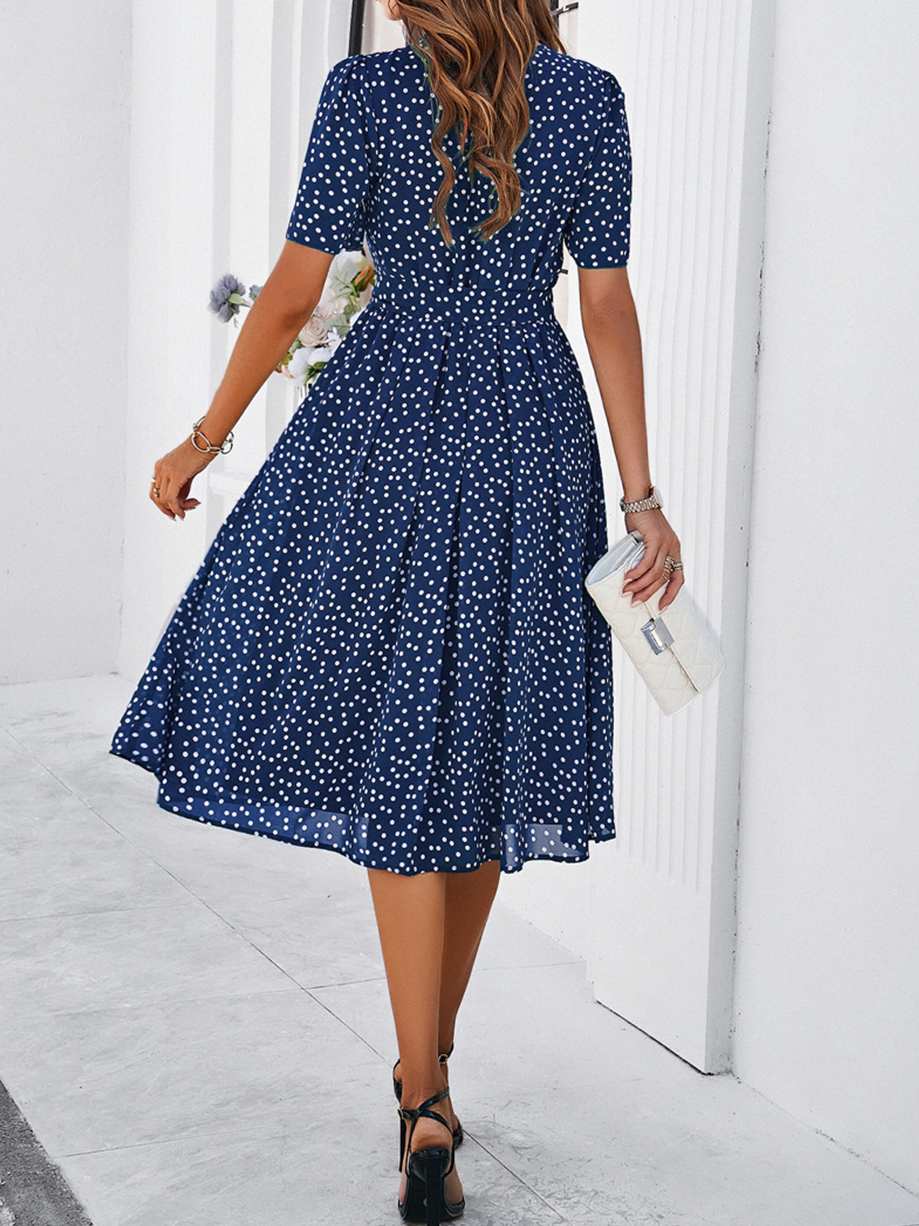 Robe Décontractée Invitée Mariage BLEU_MARINE à Pois Encolure Cowl et Manches Courtes avec Ceinture