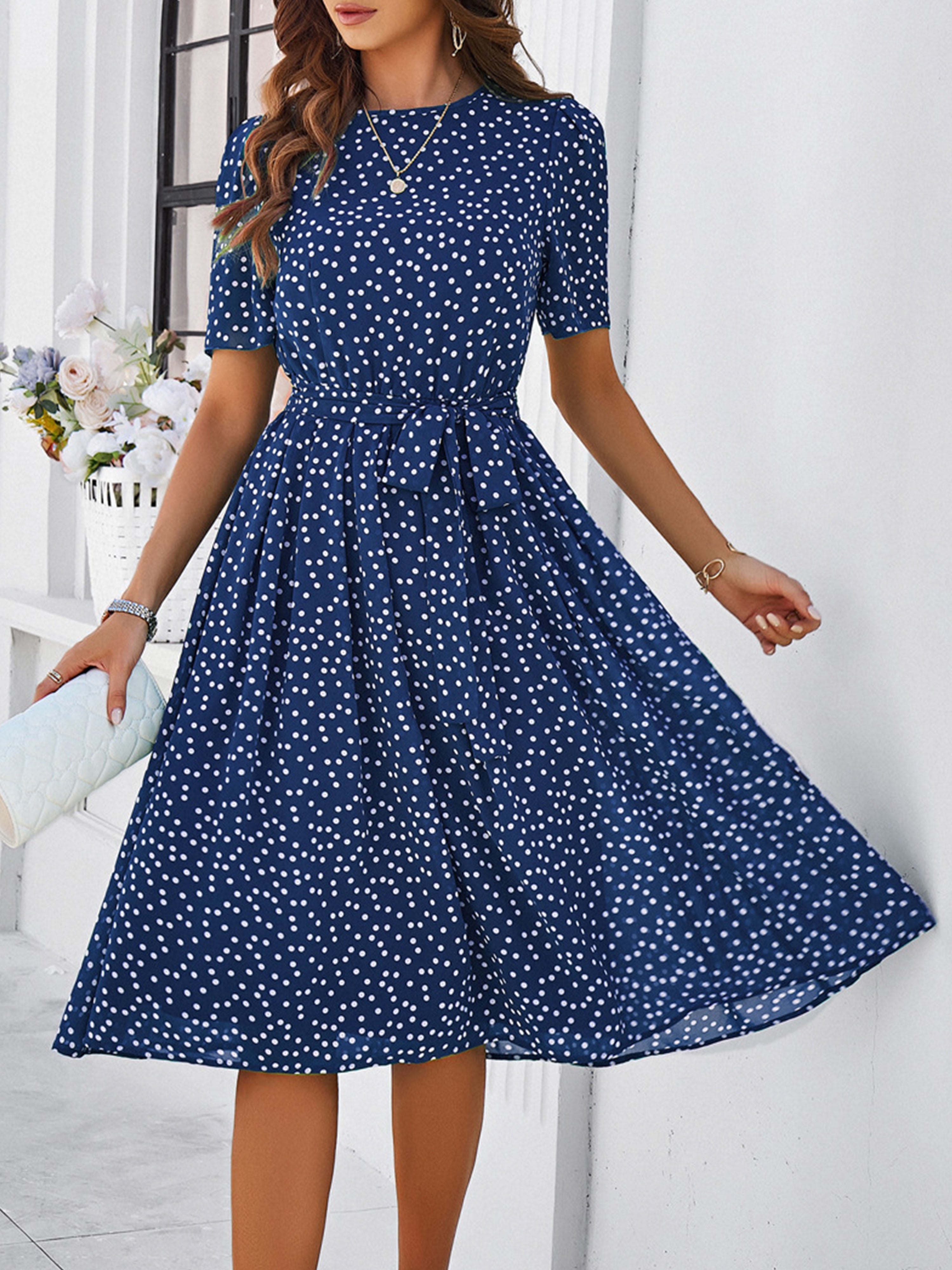 Robe Décontractée Invitée Mariage BLEU_MARINE à Pois Encolure Cowl et Manches Courtes avec Ceinture