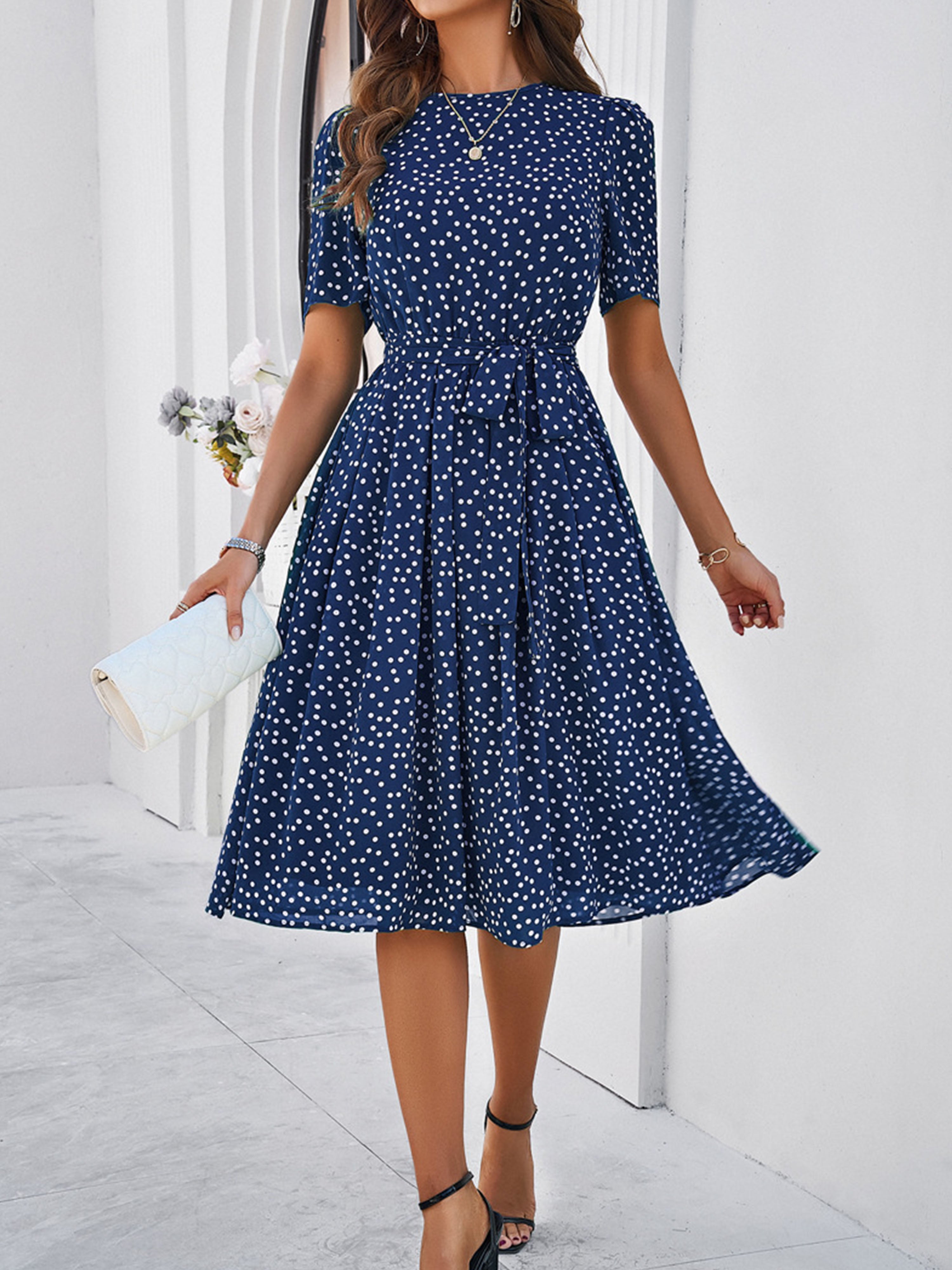 Robe Décontractée Invitée Mariage BLEU_MARINE à Pois Encolure Cowl et Manches Courtes avec Ceinture