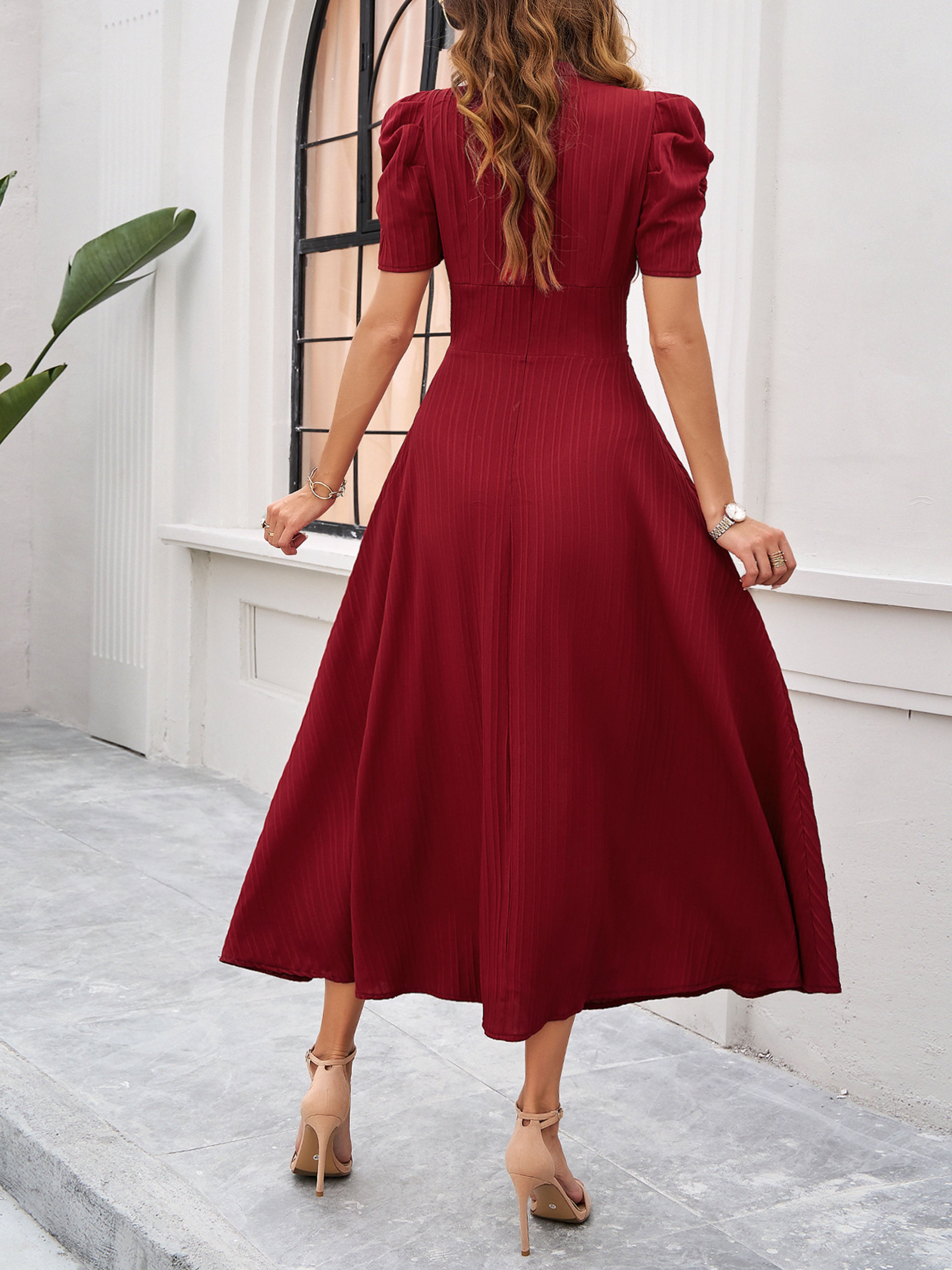 Robe Invitée Mariage BORDEAUX Élégante Coupe A à Manches et Taille Empire