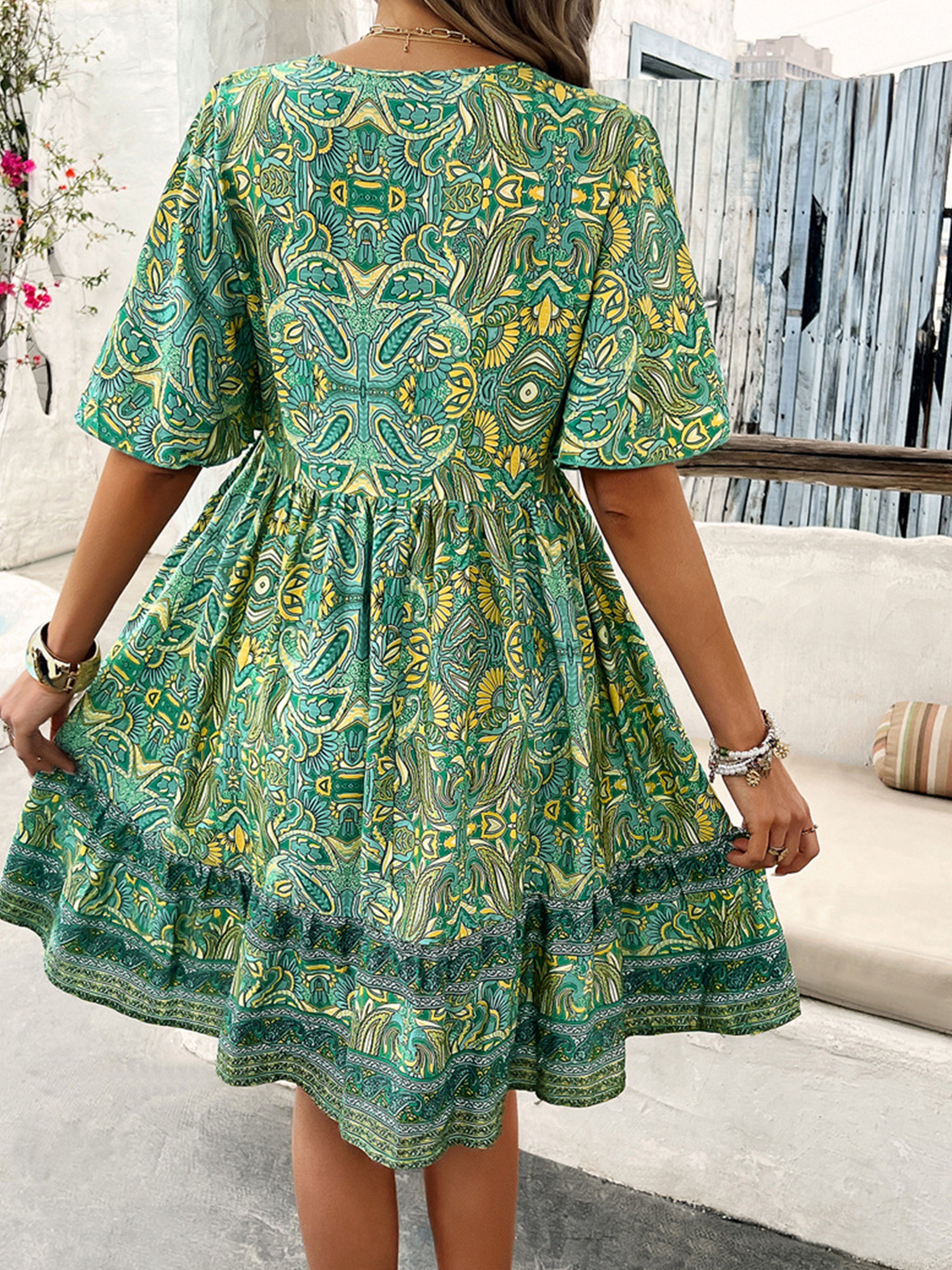 Robe Bohème Invitée Mariage Vert Imprimé Floral à Demi Manches et Encolure en V