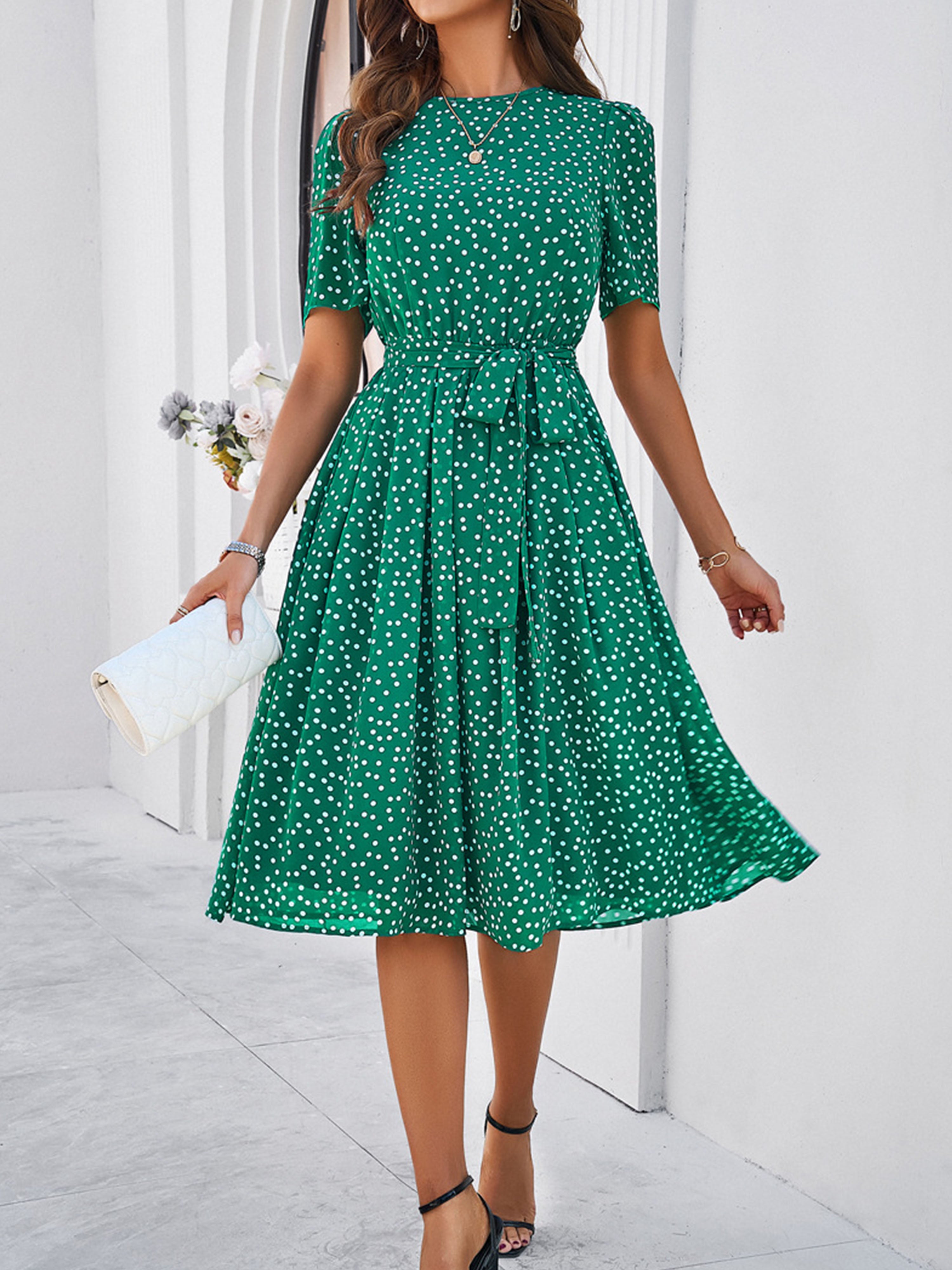 Robe Décontractée Invitée Mariage Vert à Pois Encolure Cowl et Manches Courtes avec Ceinture
